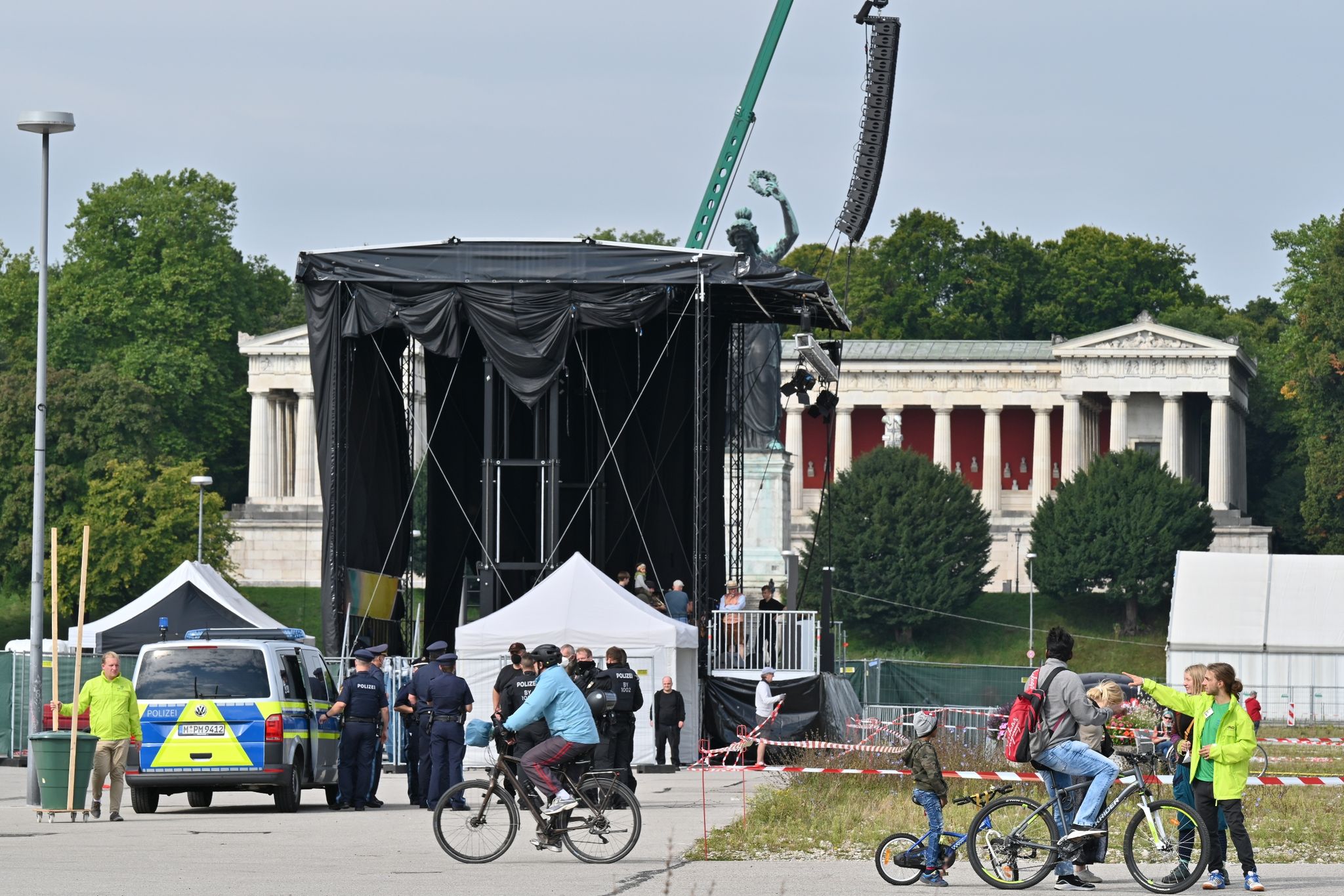 Polizei-Großaufgebot bei Demo und Radsternfahrt gegen IAA
