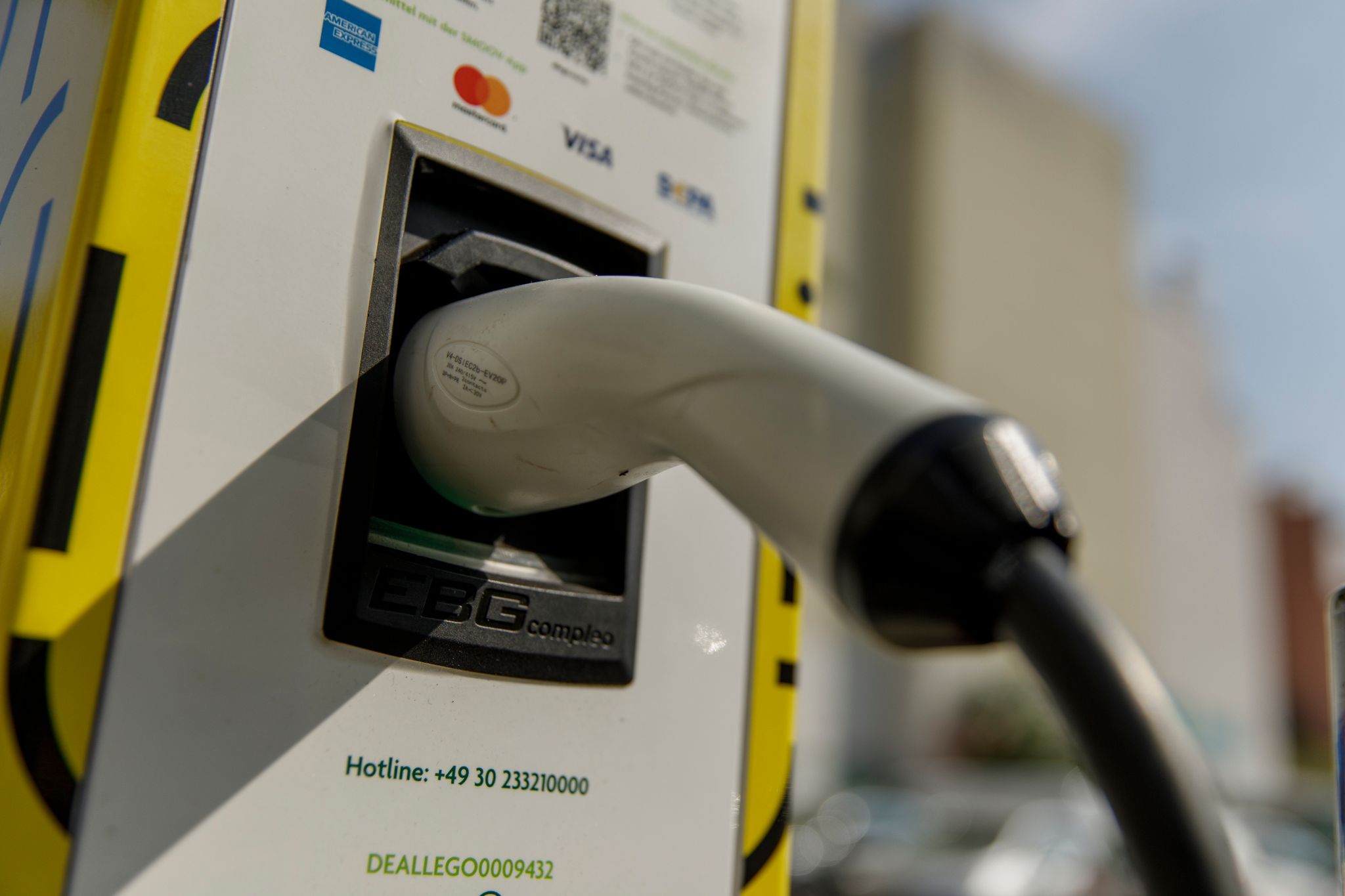Ladesäulen für E-Autos müssen Kartenzahlung ermöglichen