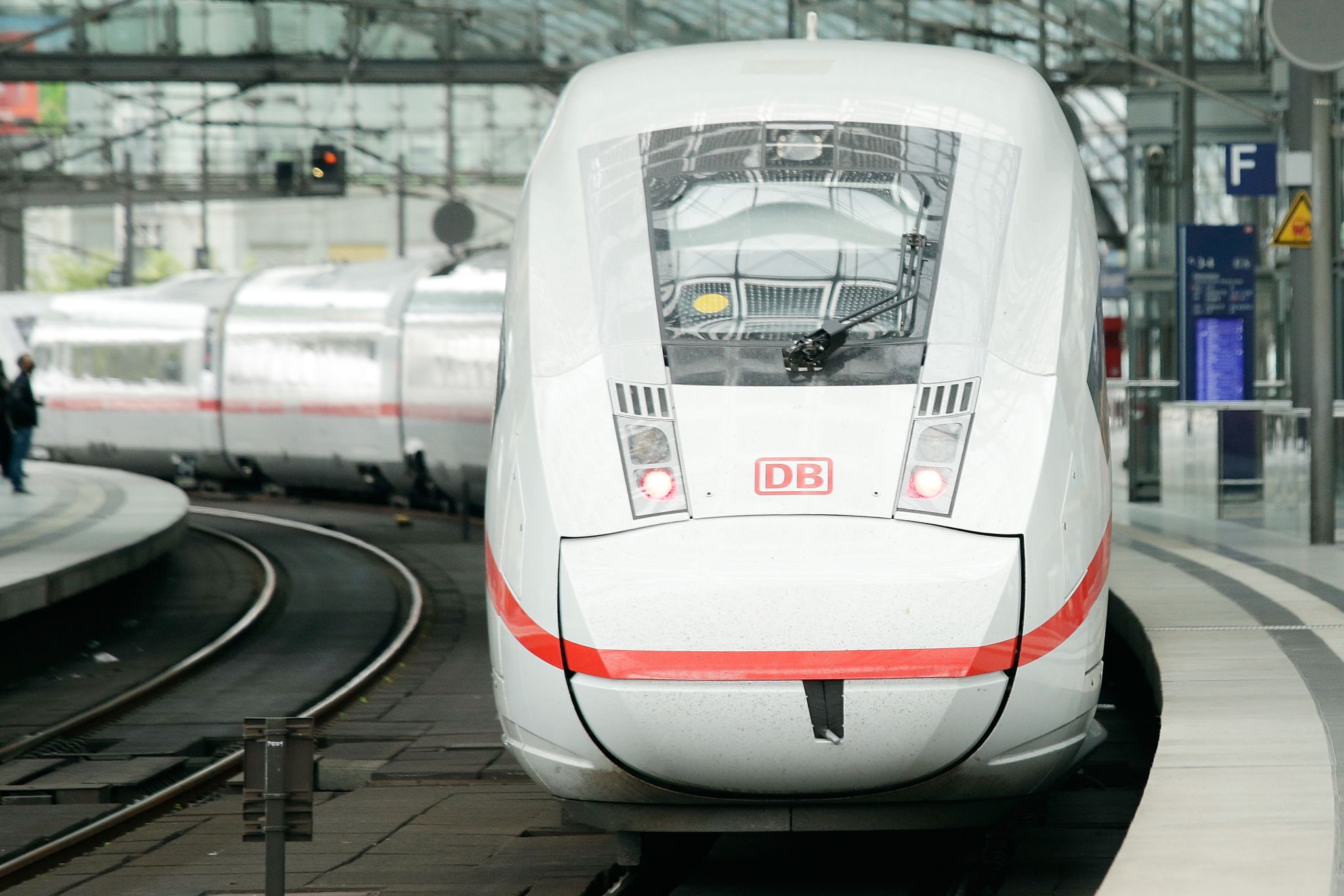 Bahnfahren wird im Dezember wieder teurer