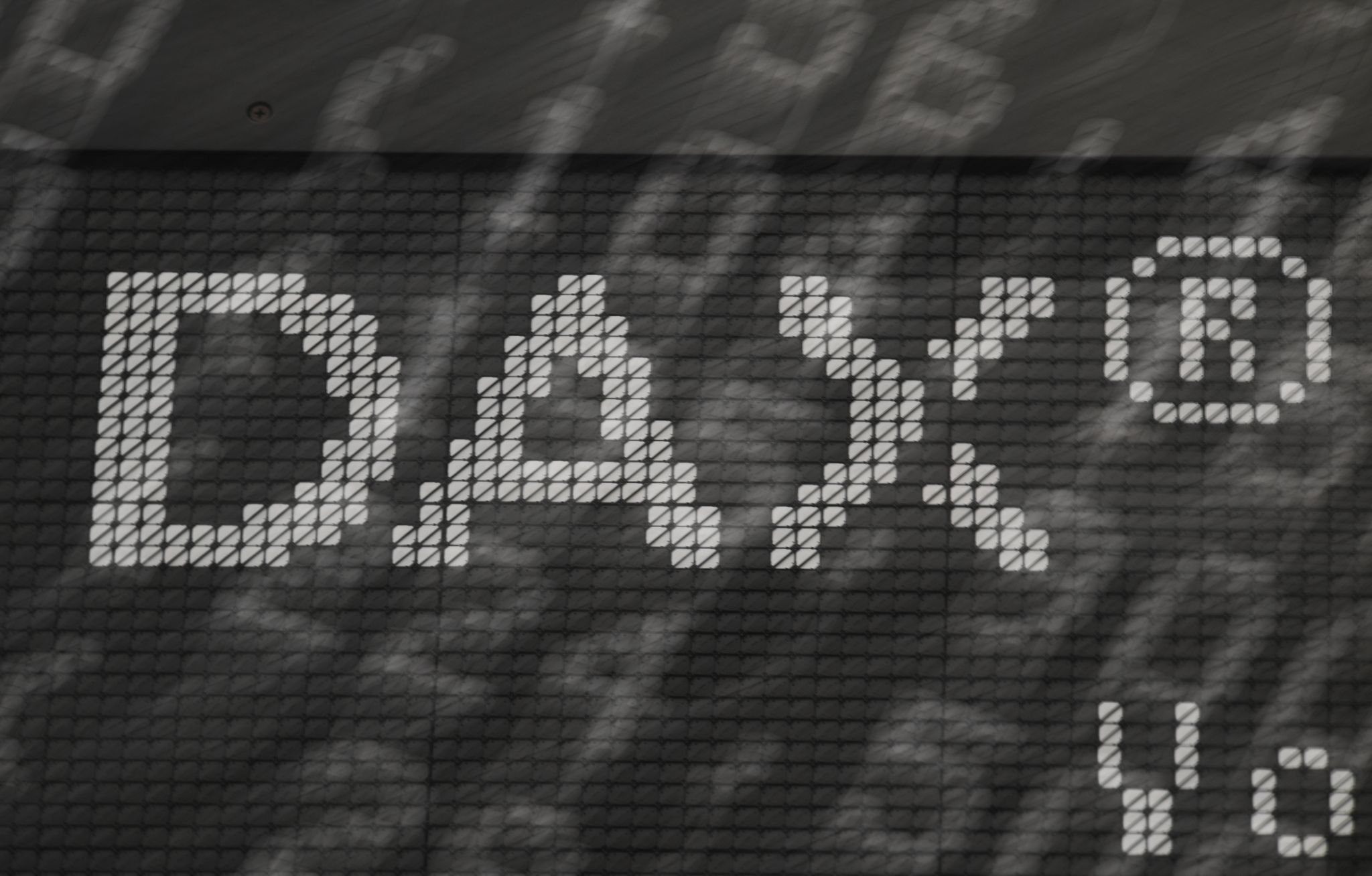 Dax schließt schwach unter 15.000 Punkten