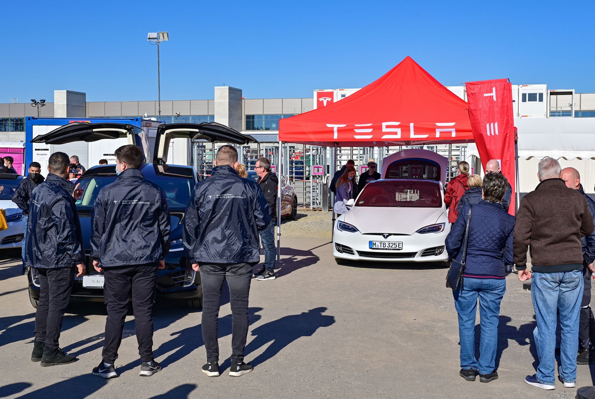 Tesla empfängt Besucher im ersten Europa-Werk in Grünheide