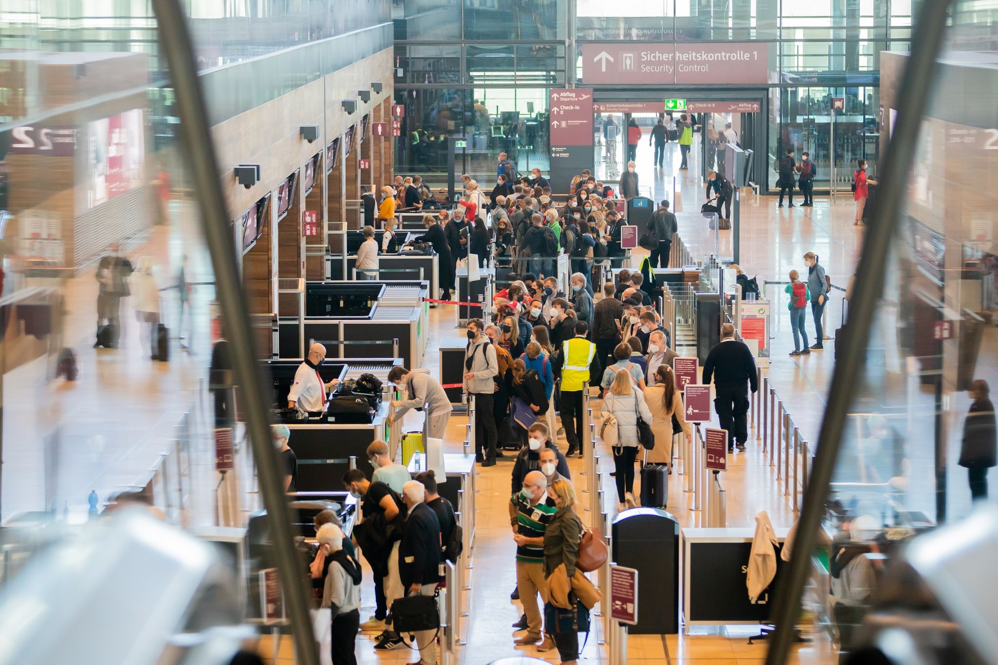 Wer ist schuld am Reise-Chaos am BER?