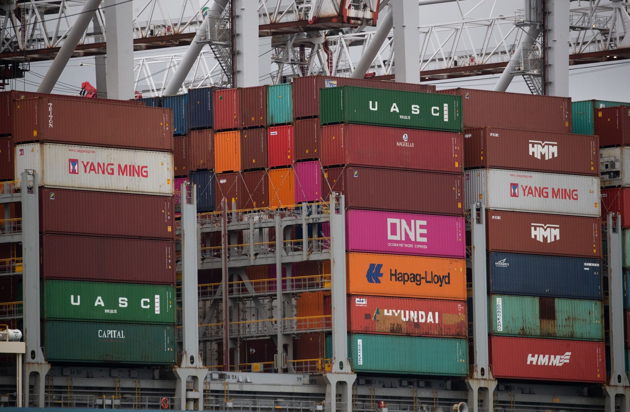 Fahrermangel: Britische Häfen beklagen Container-Rückstau