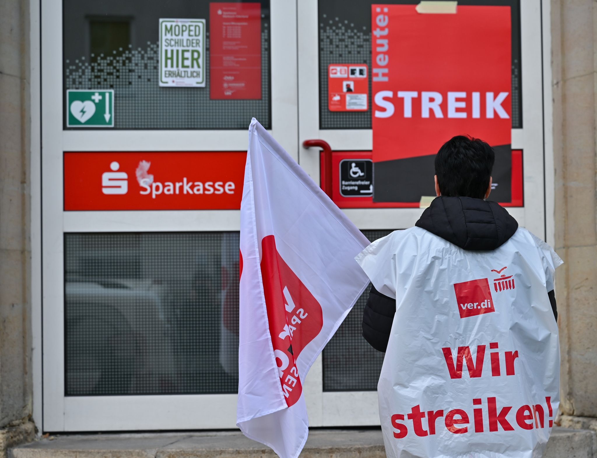 Warnstreiks vor nächster Tarifrunde für öffentliche Banken