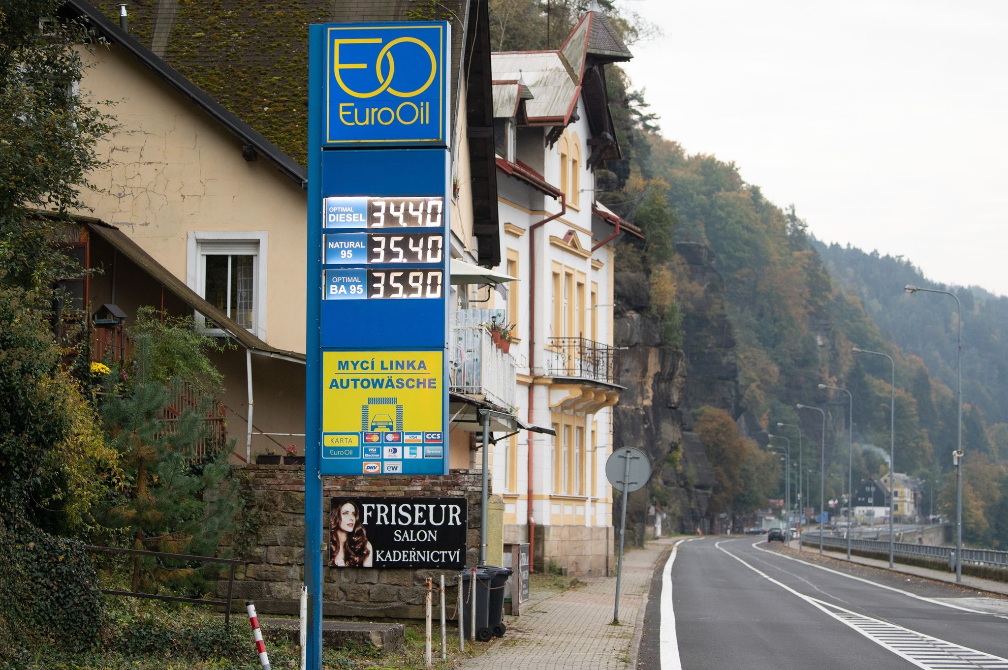 Hohe Spritpreise treiben Autofahrer über die Grenze