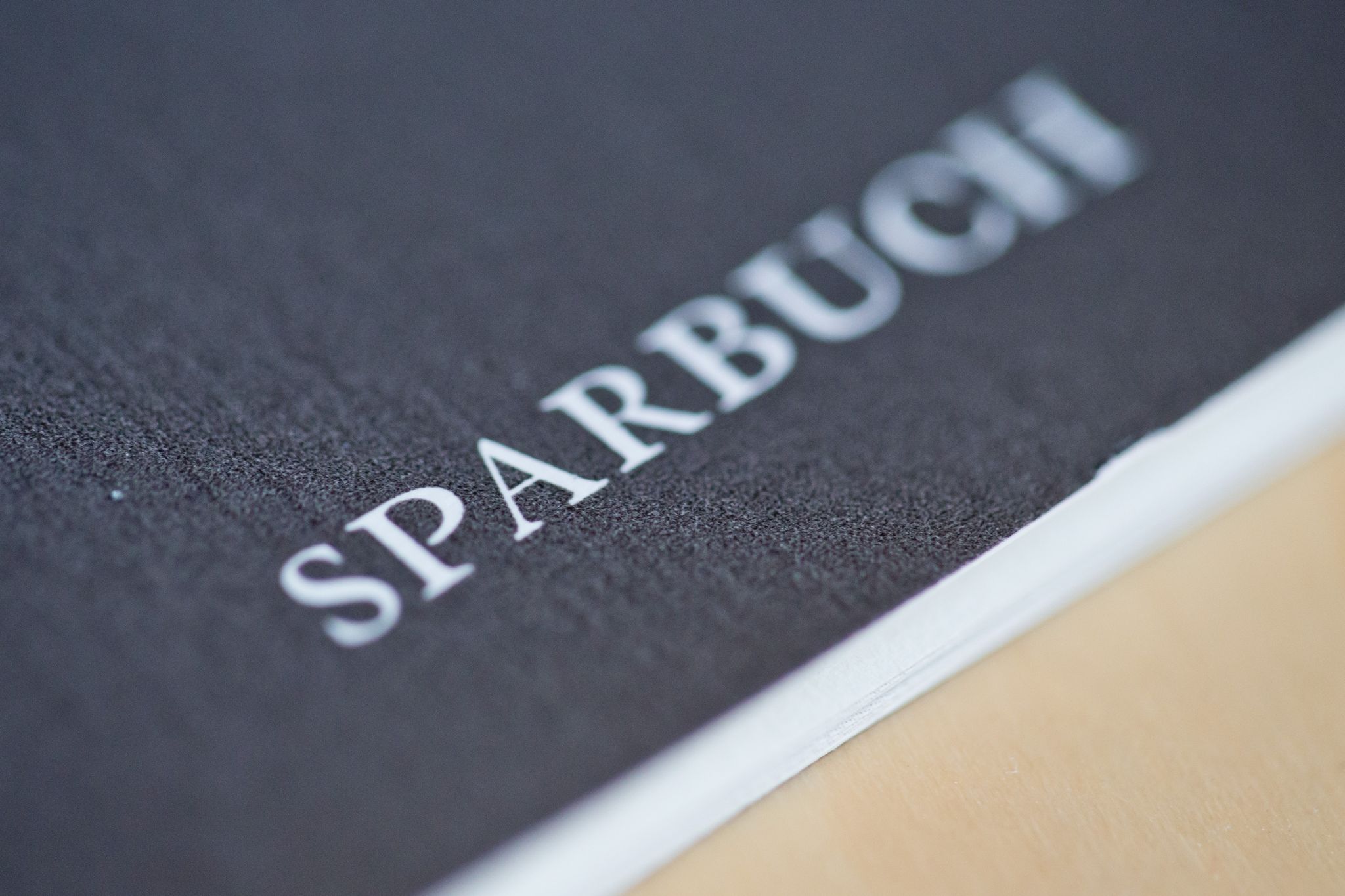Sparer im Krisen-Modus: Girokonto und Sparbuch beliebt
