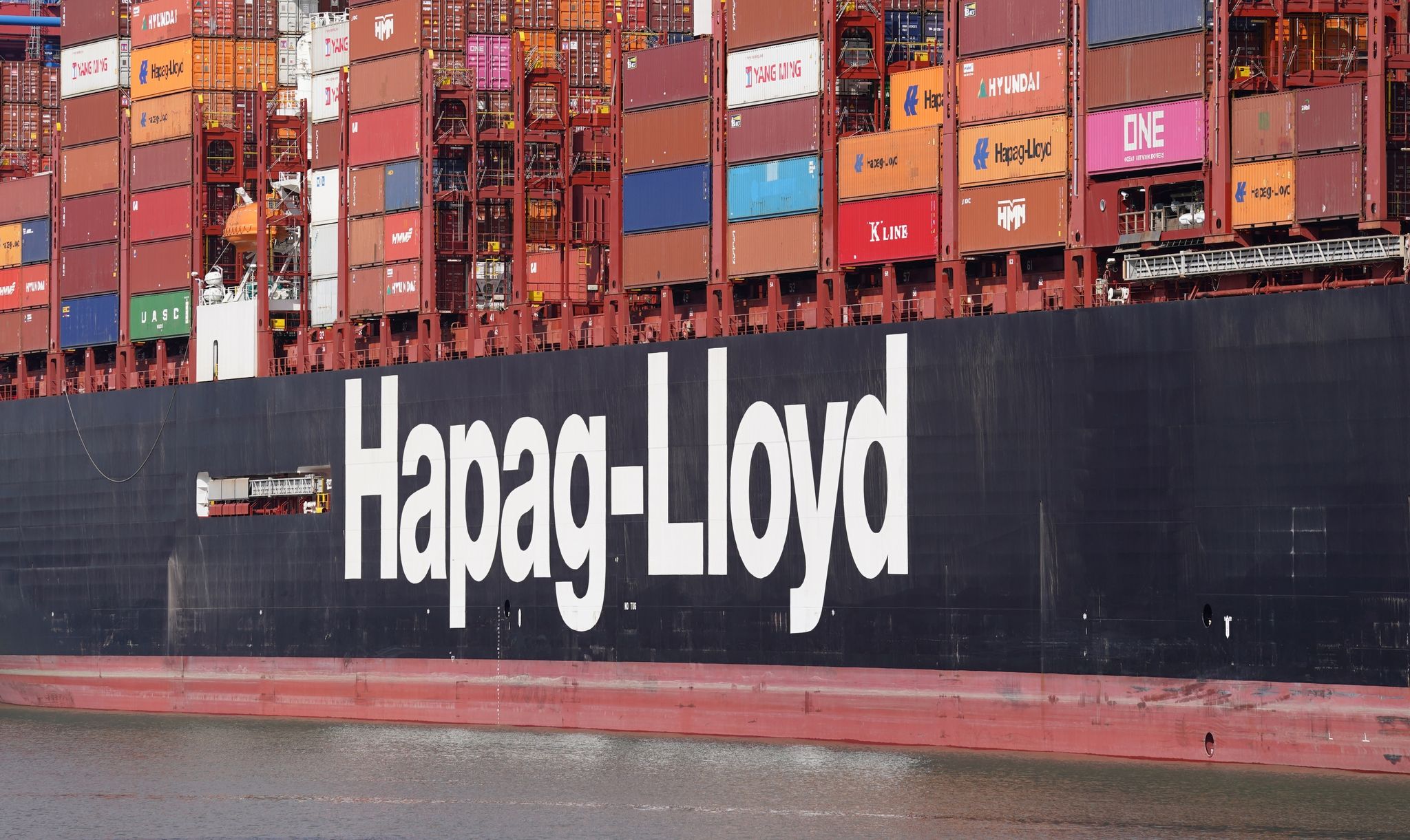Hapag-Lloyd hebt Gewinnprognose für 2021 deutlich an