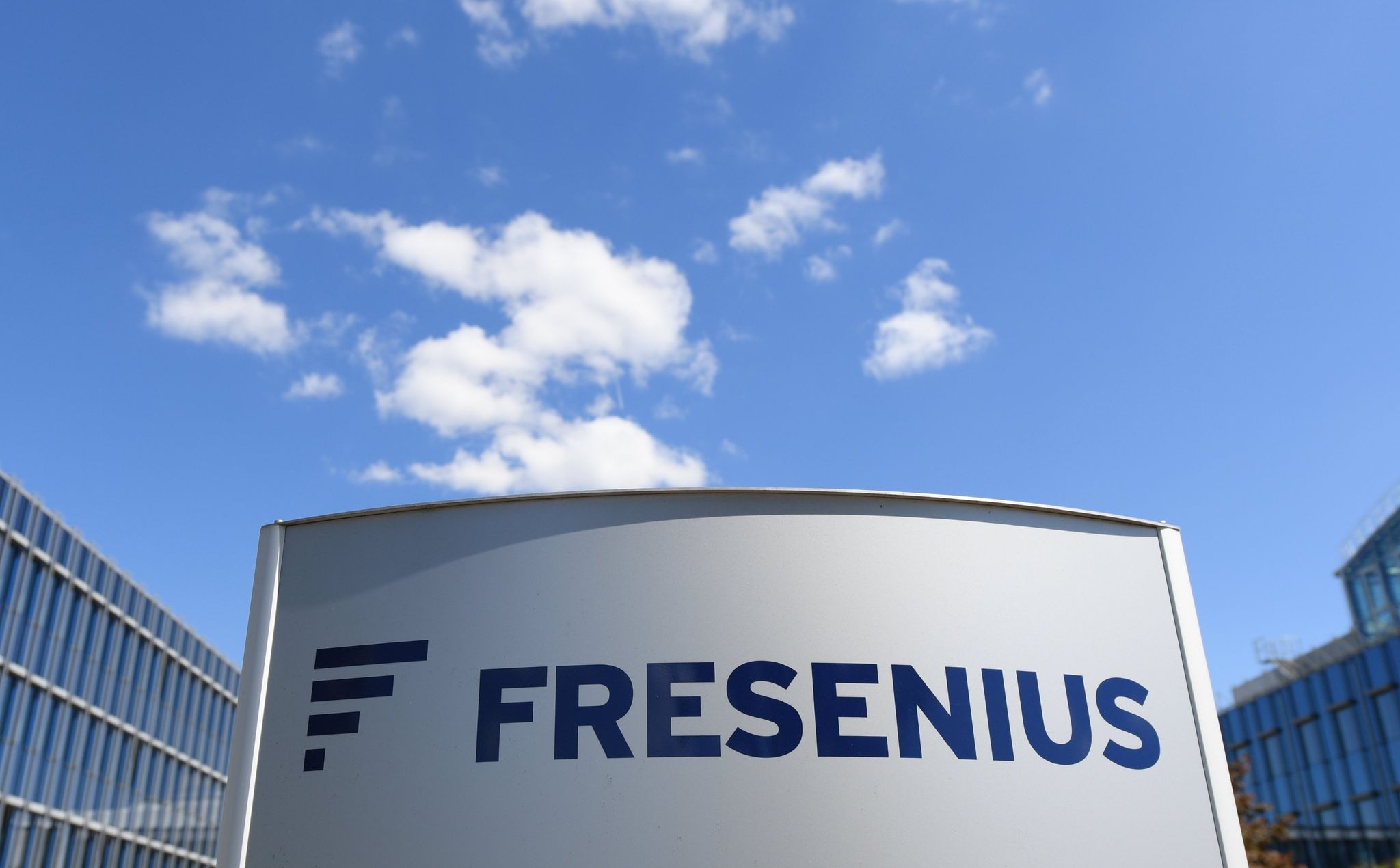 Fresenius Medical Care will Hunderte Jobs streichen