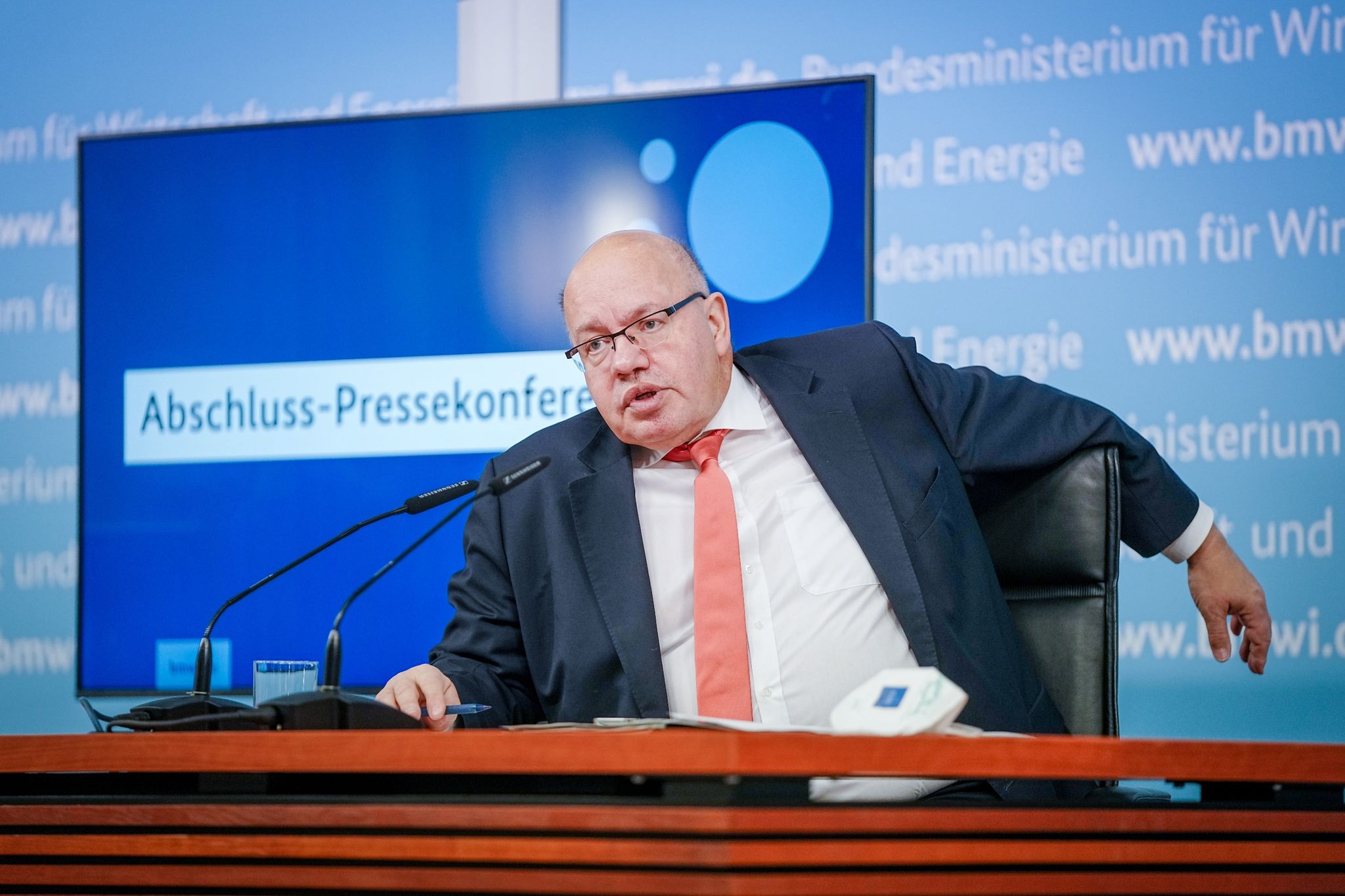 Altmaier geht: eine Bazooka und ein Eingeständnis