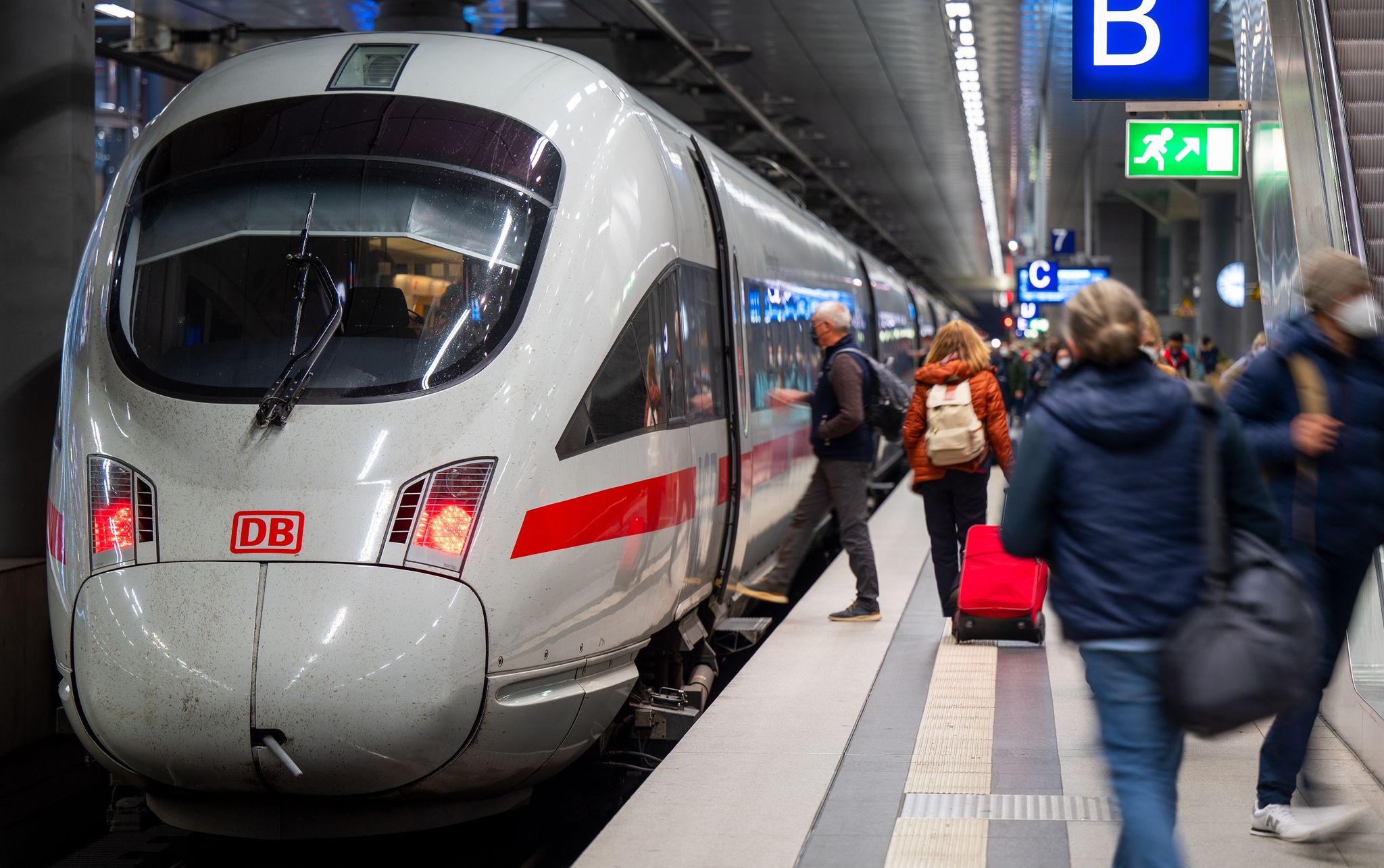 Bahn im November etwas pünktlicher – Quote unter 70 Prozent