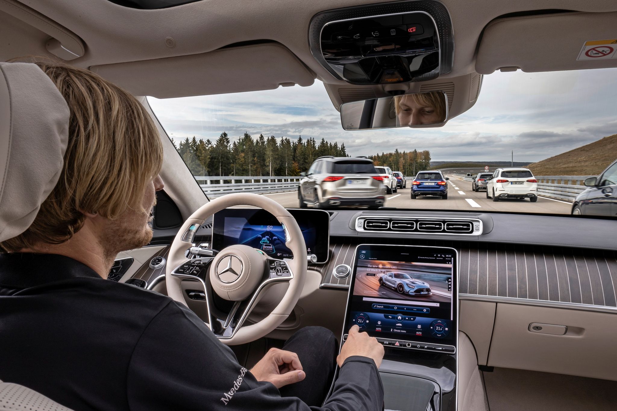 Mercedes-Benz: Automatisiertes Fahren in Luxuslimousine