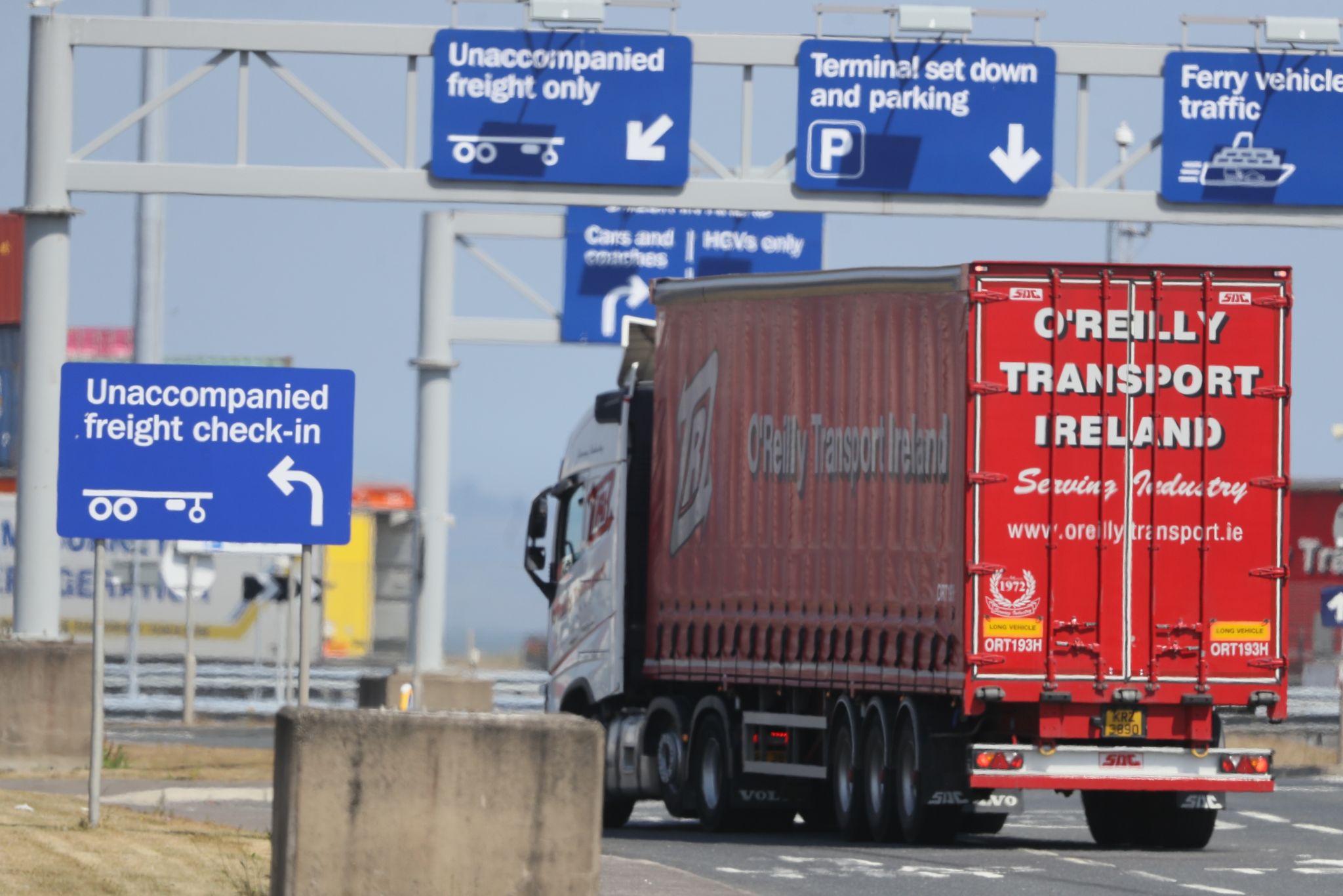 London setzt Kontrollen für Waren aus Irland weiter aus