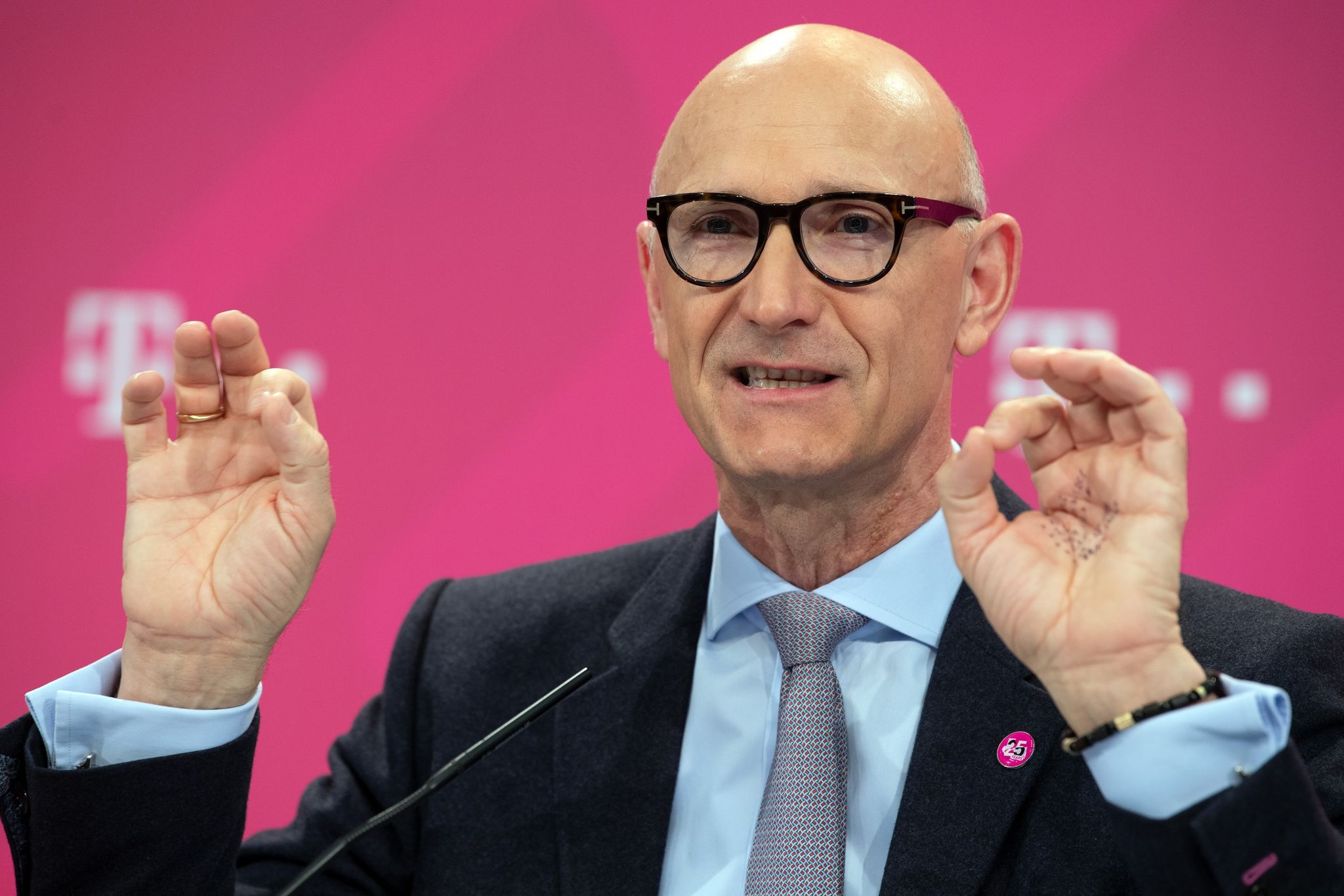 Telekom setzt noch lange auf Tim Höttges