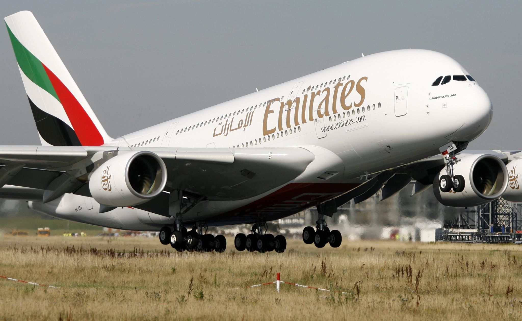 Emirates übernimmt letzten Riesenjet A380 von Airbus