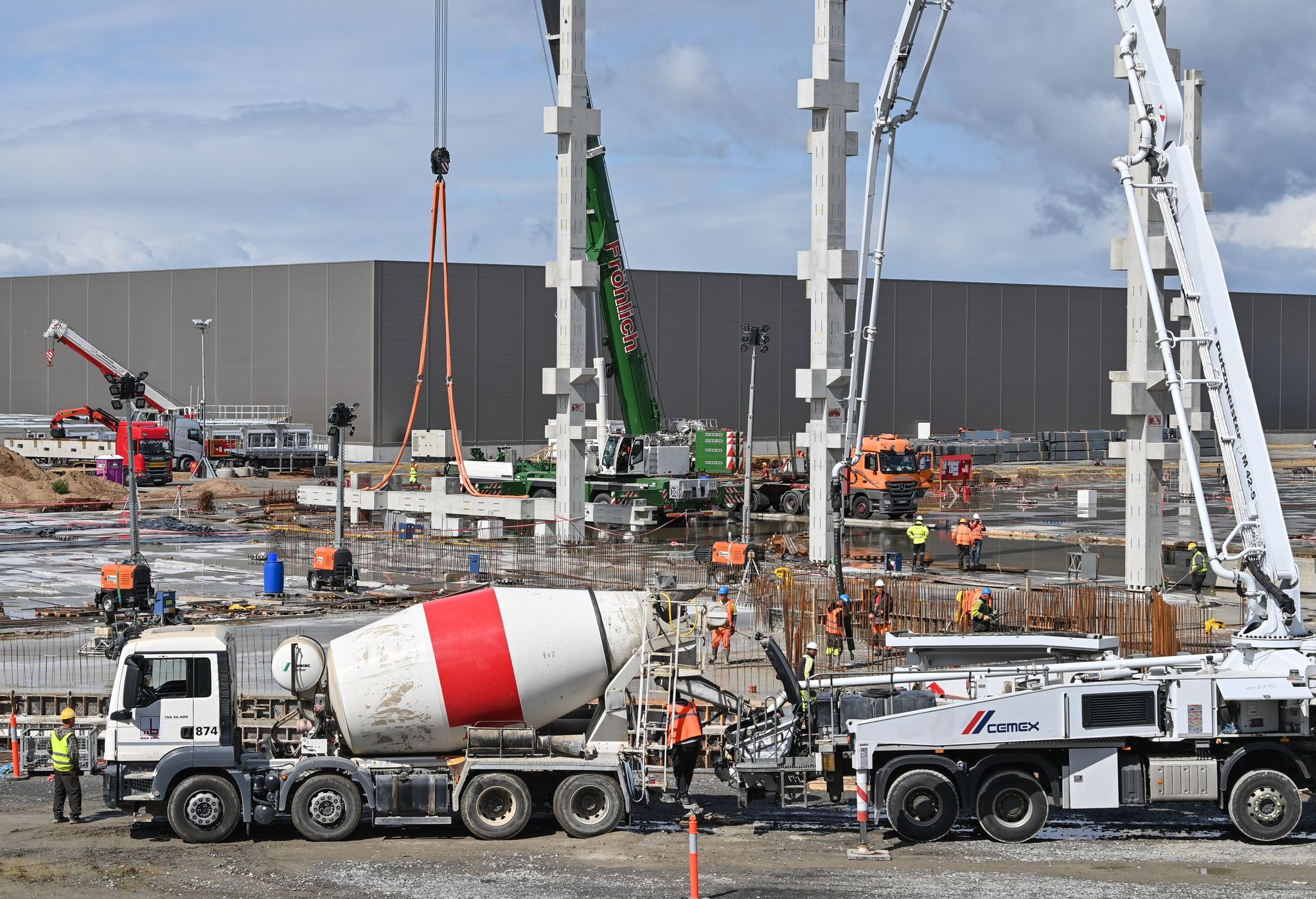 Genehmigungsverfahren für Tesla-Fabrik läuft noch