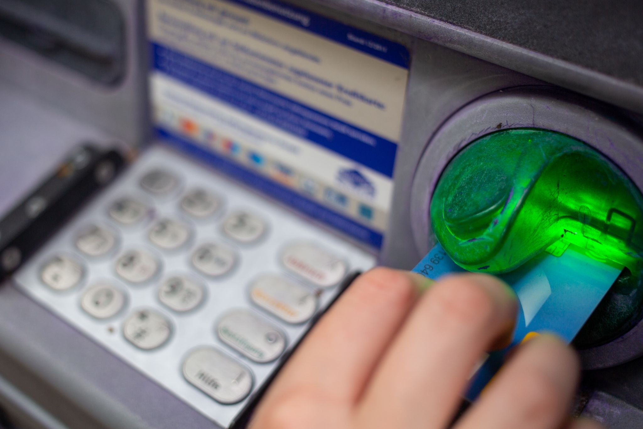 Weniger Datenklau am Geldautomaten