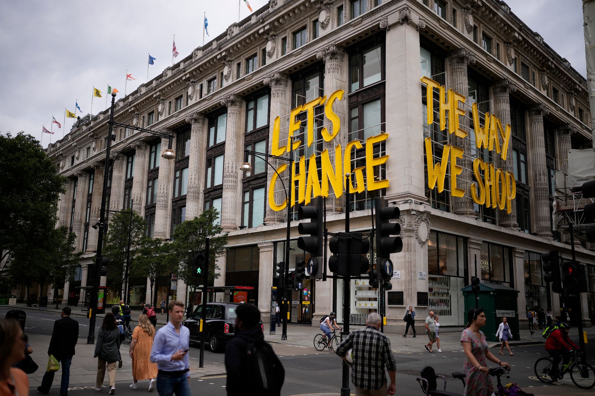 KaDeWe-Eigentümer übernehmen Luxus-Kaufhauskette Selfridges