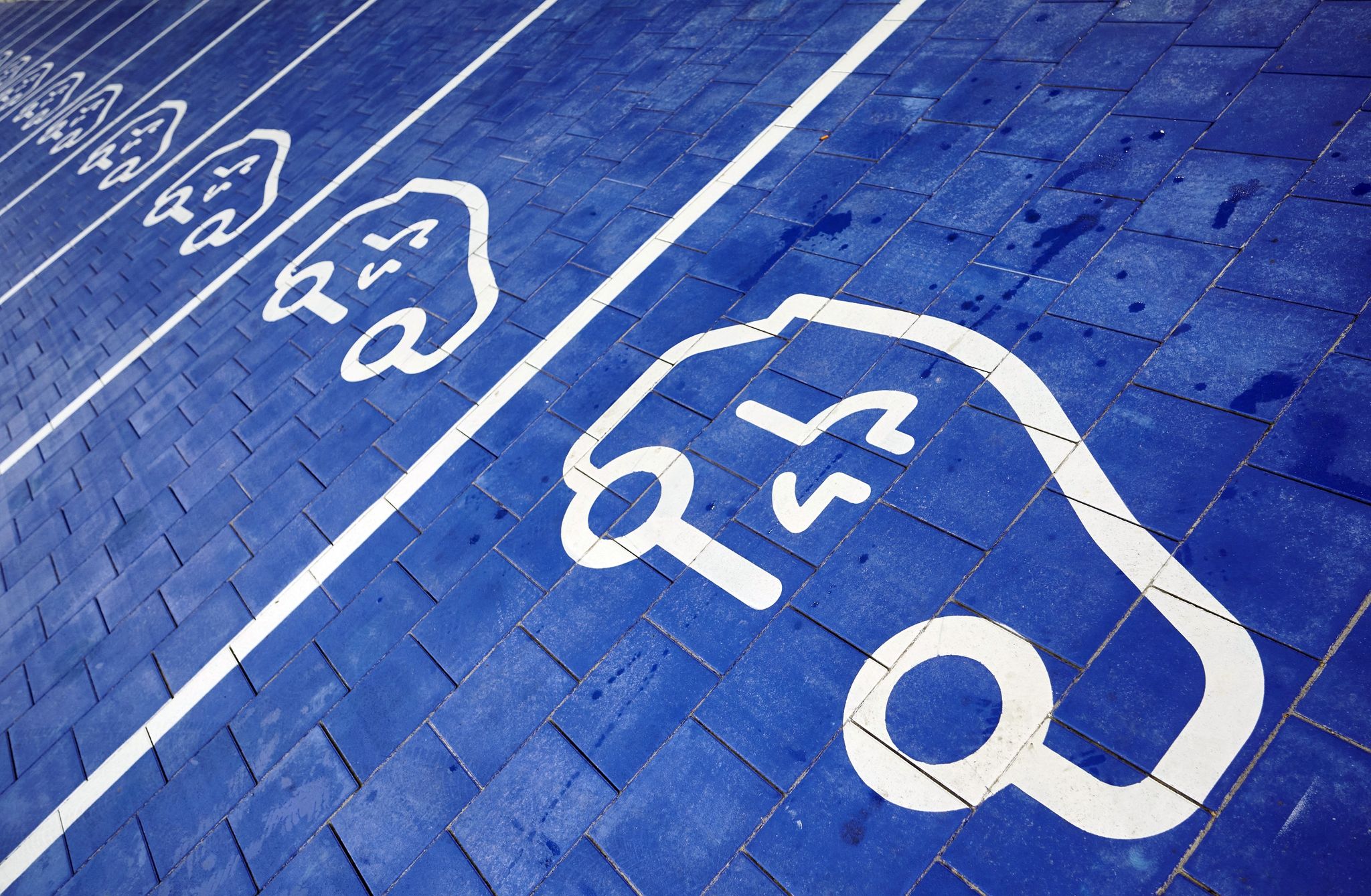 Autobranche sieht Hochlauf der Elektromobilität gefährdet