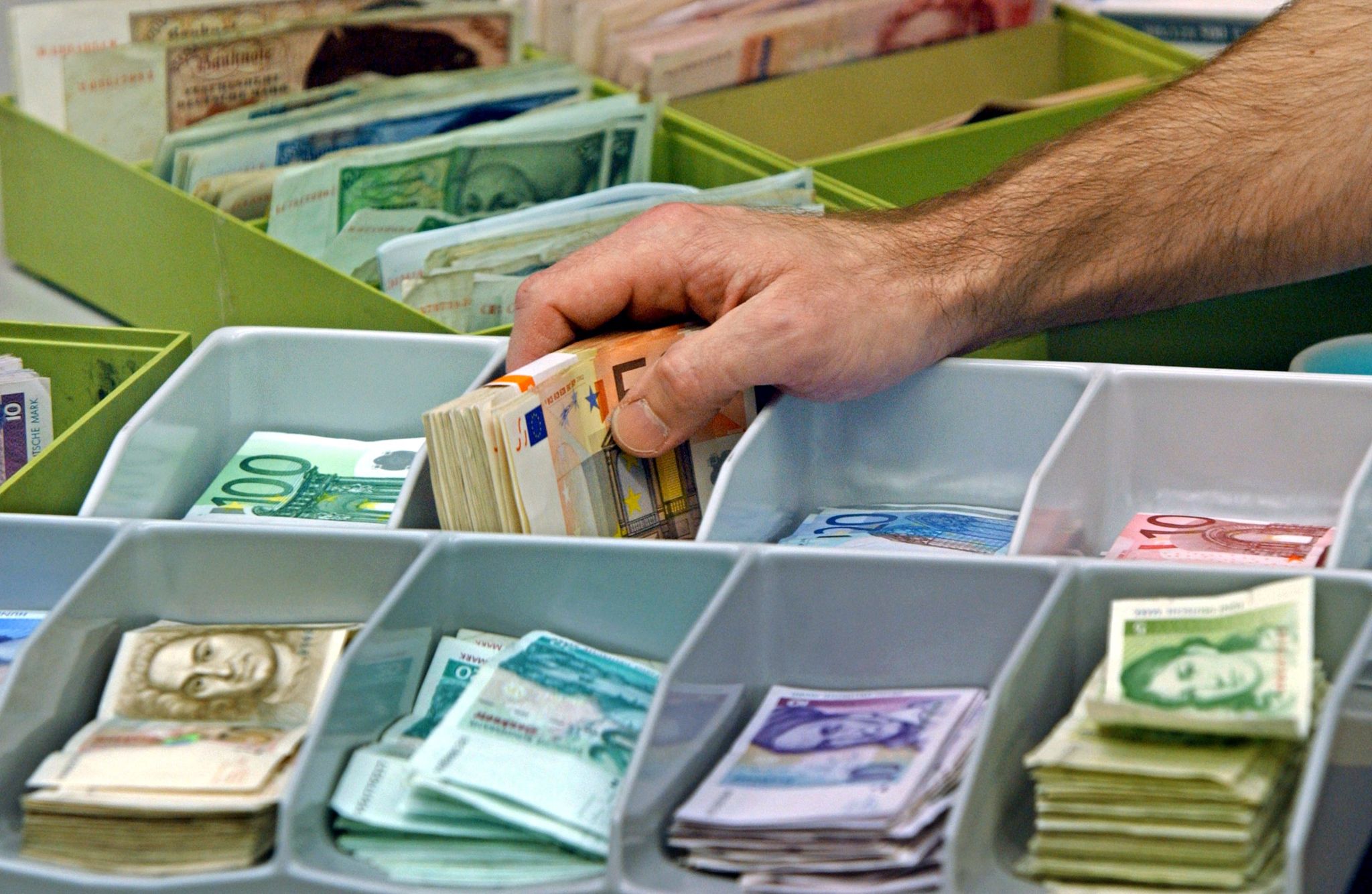 Jeder zweite Deutsche rechnet noch in D-Mark um