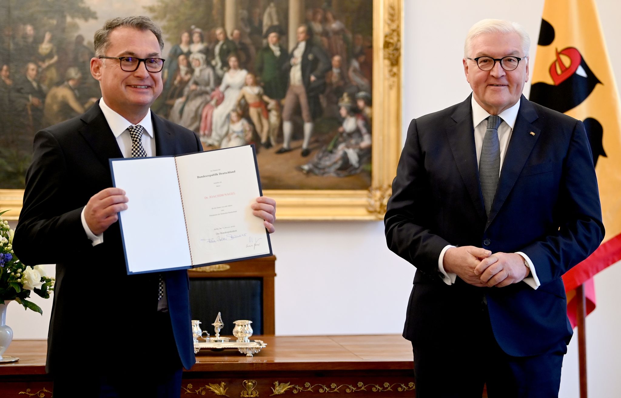 Ernennungsurkunde für Bundesbank-Präsident Joachim Nagel