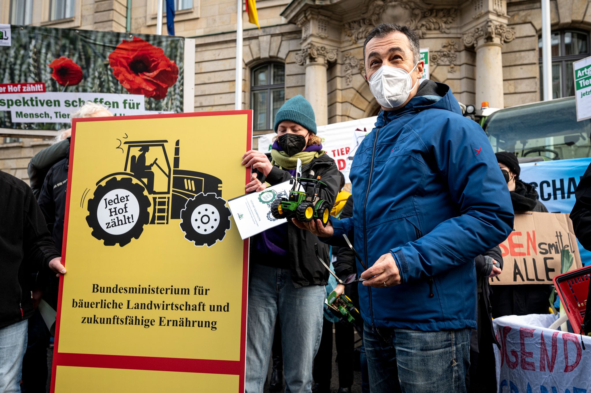 Özdemir: Bauern müssen Existenzgrundlage haben