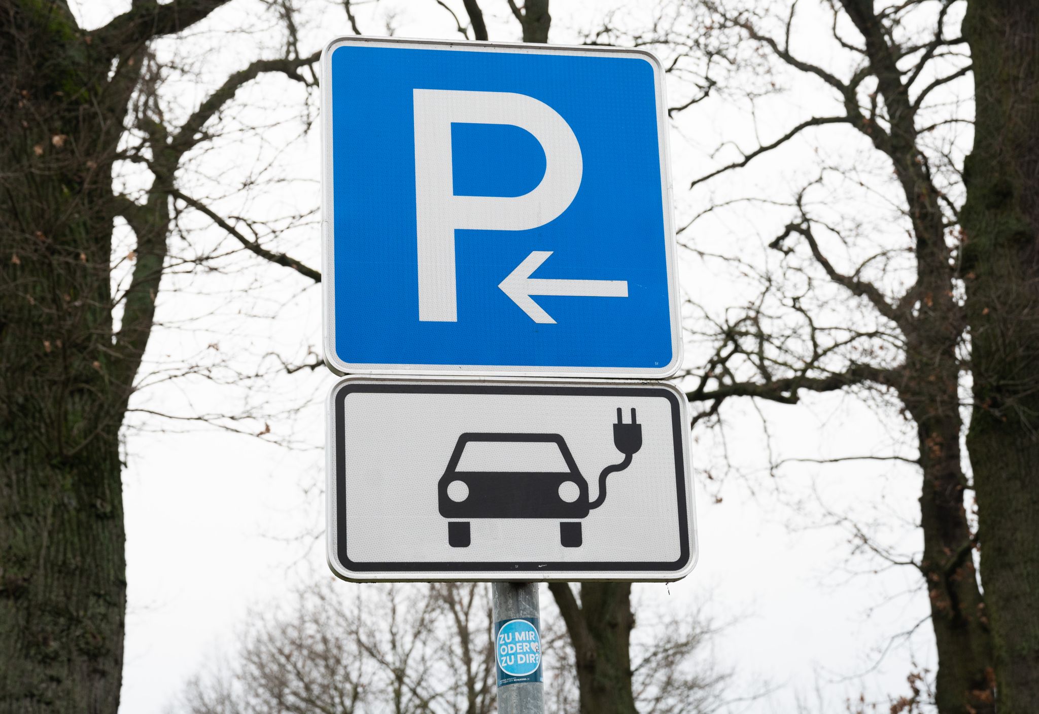 Umfrage: Teures Benzin macht E-Auto interessanter