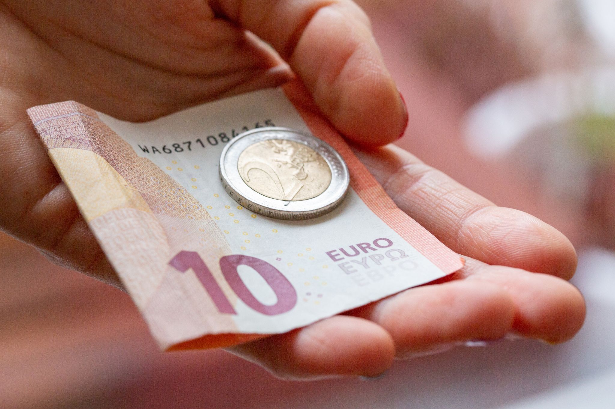 Bundeskabinett beschließt Mindestlohnerhöhung auf 12 Euro