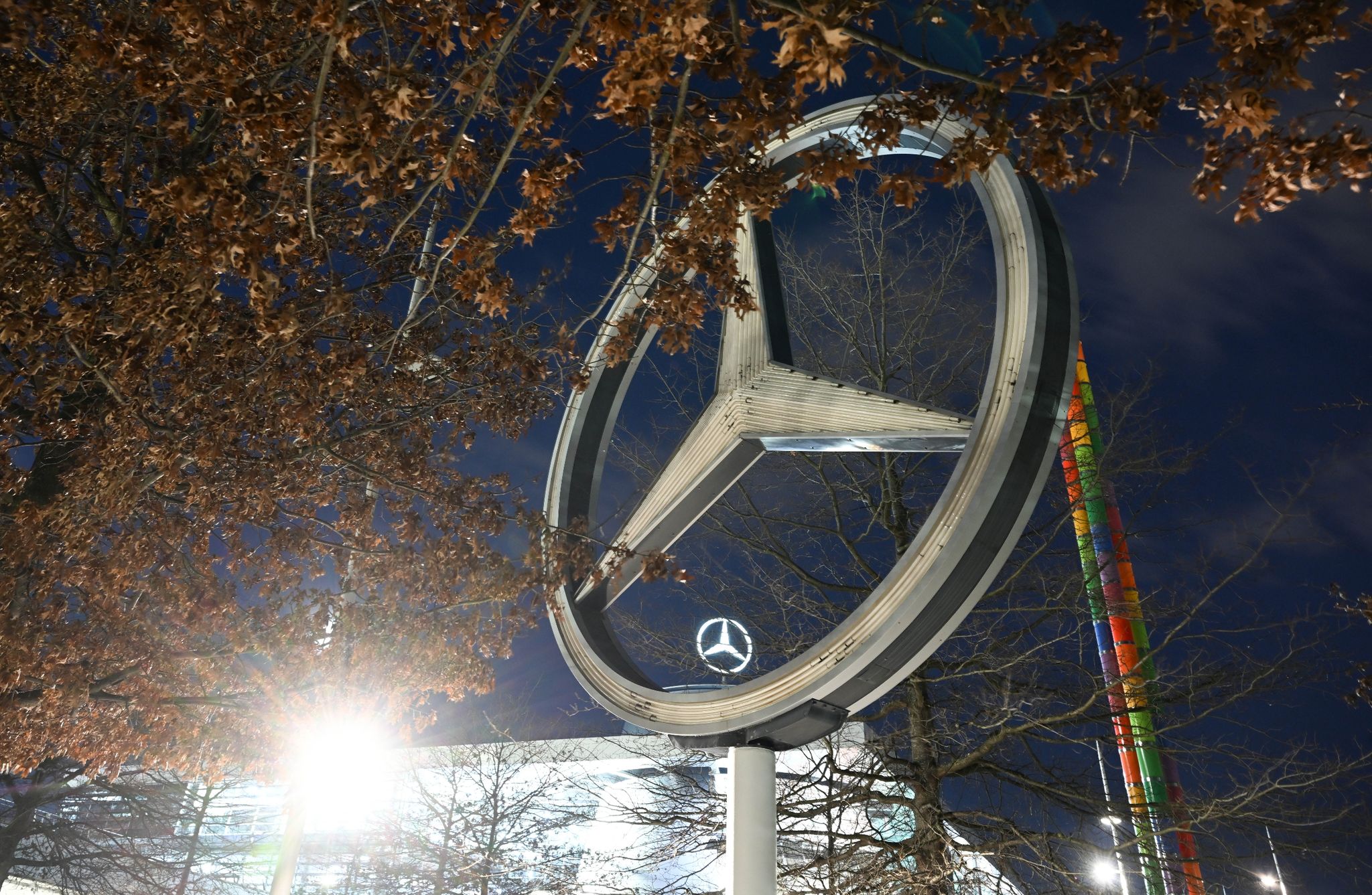 Autobauer Mercedes-Benz stoppt Exporte nach Russland