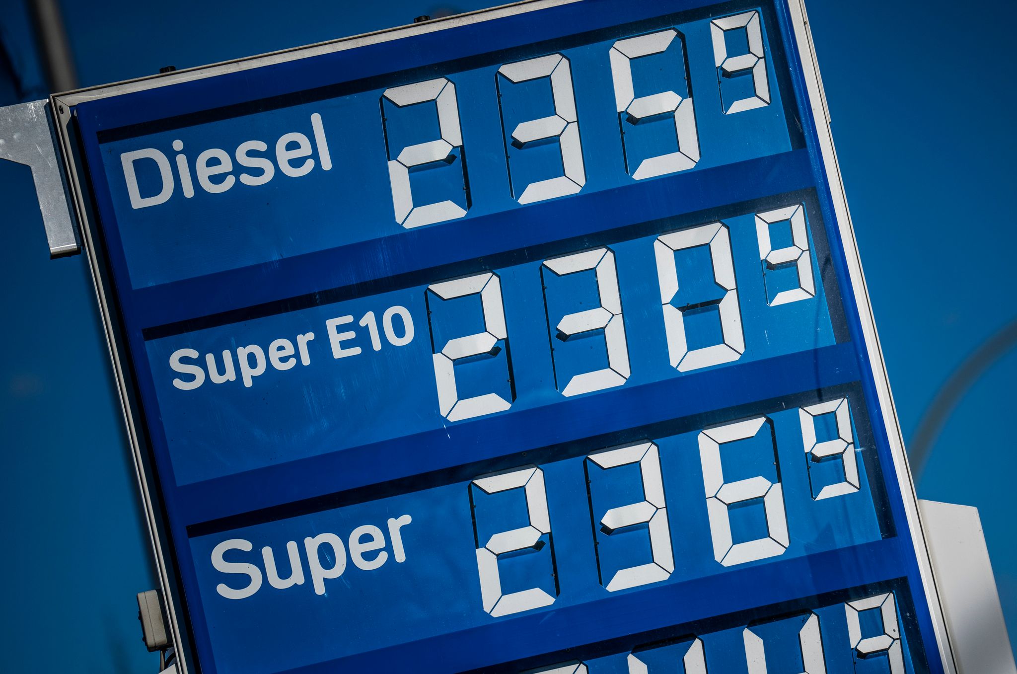Spritpreis kennt kein Halten – was heißt das für Autofahrer?