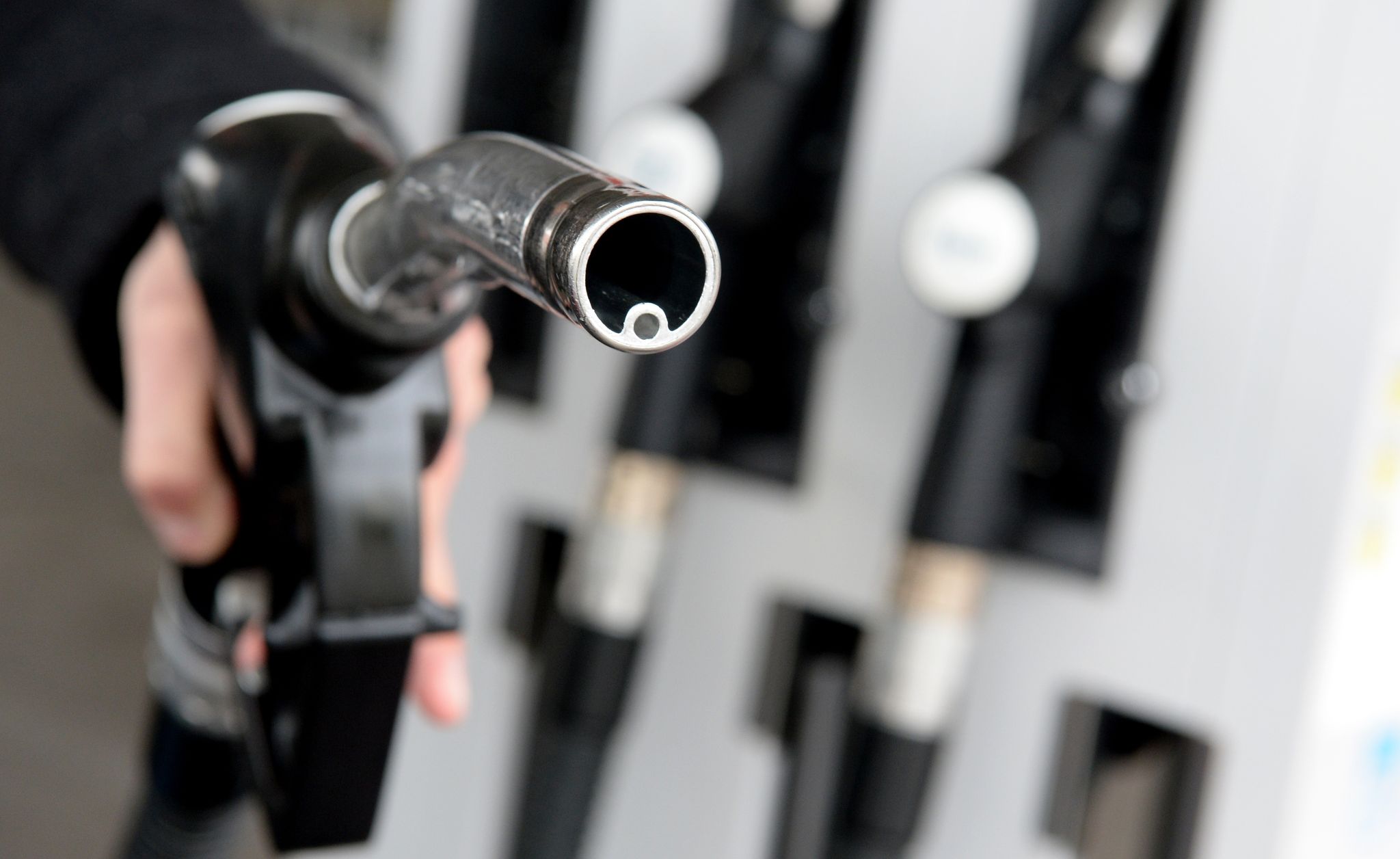 Spritpreise gehen leicht zurück