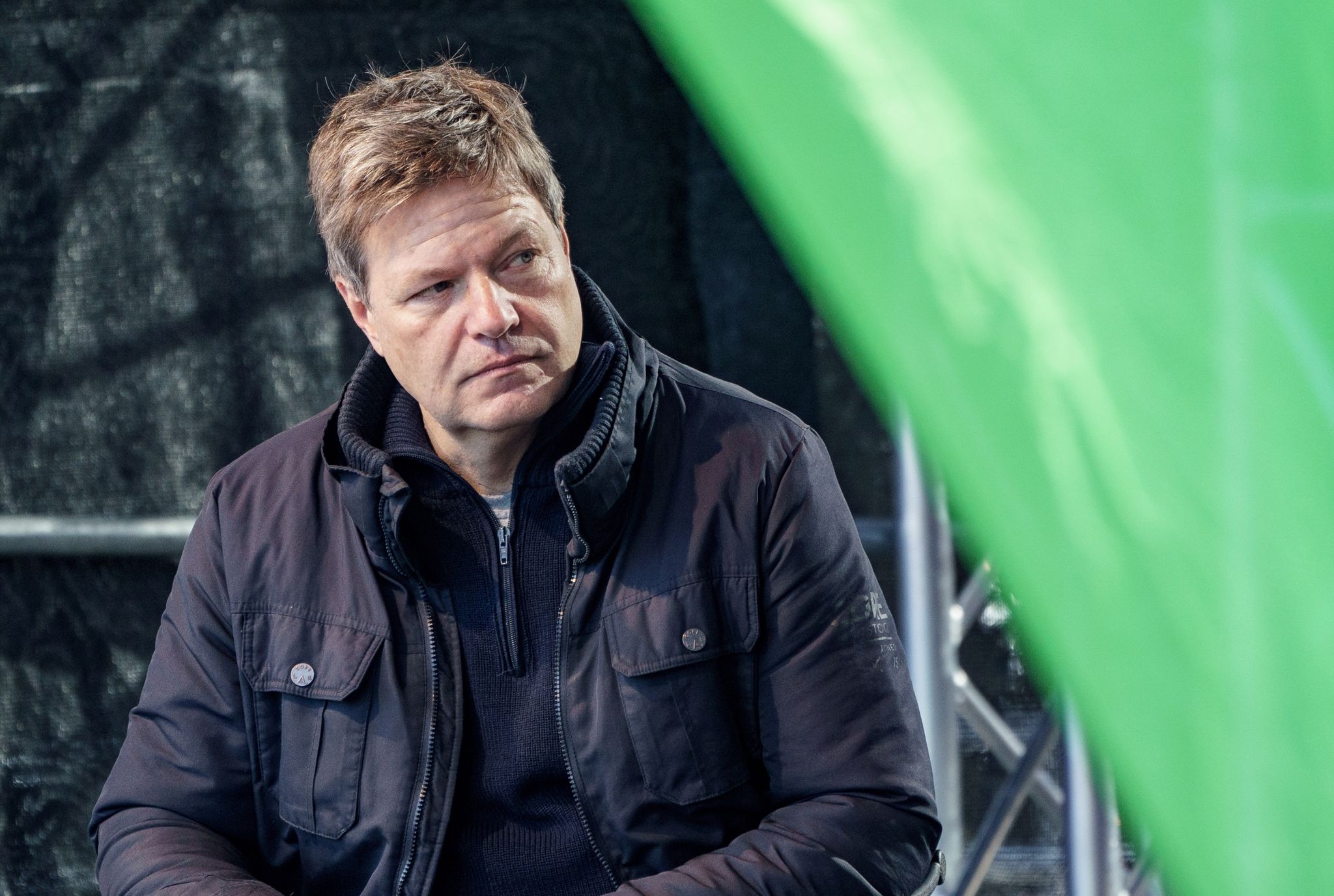 Habeck plant Entlastungspaket – Lindner will Tank-Zuschuss