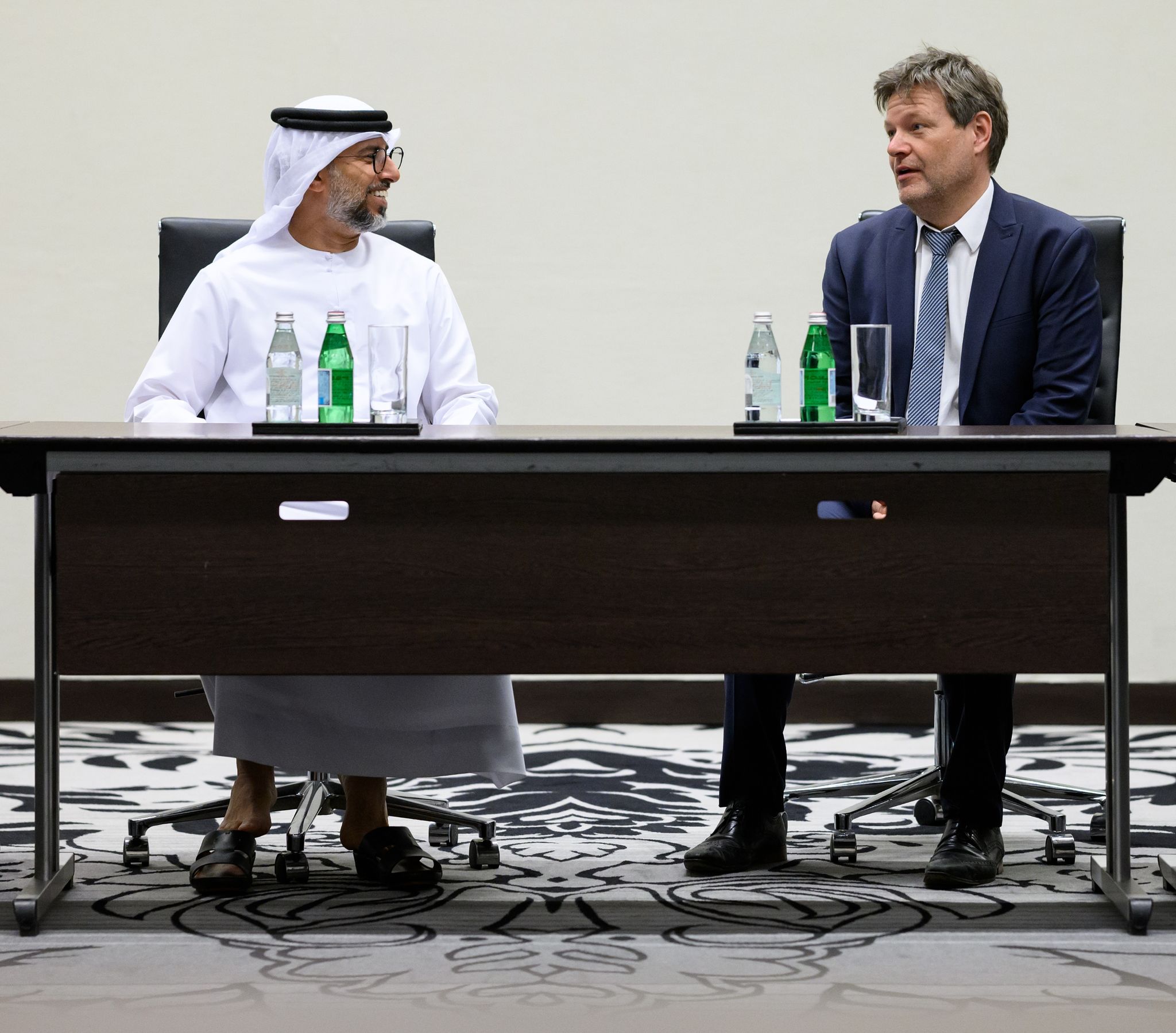 Habeck für mehr Tempo bei Wasserstoff – mithilfe der Emirate