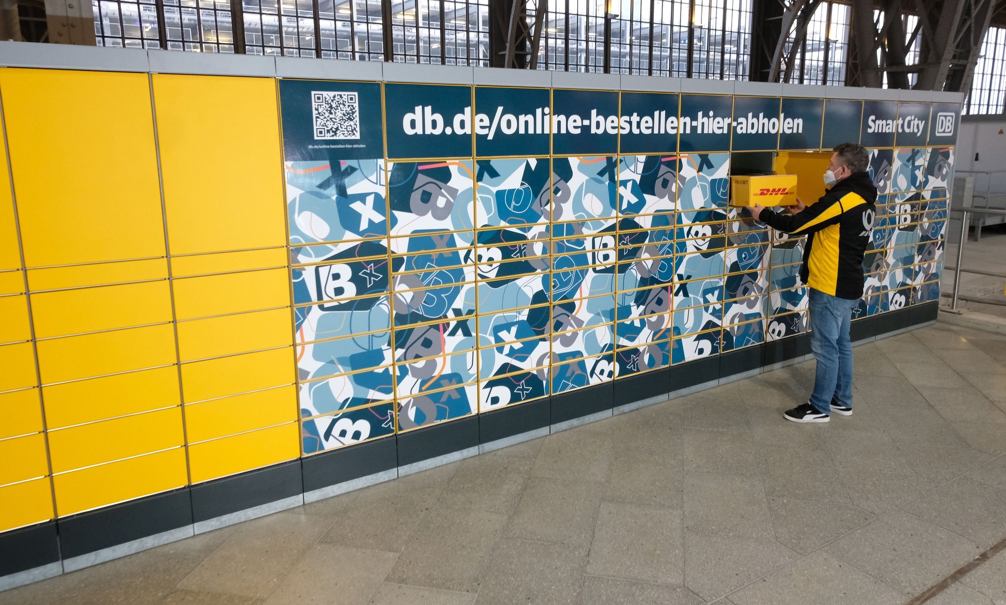 Deutsche Post DHL baut Paket-Abholstationen an Bahnhöfen