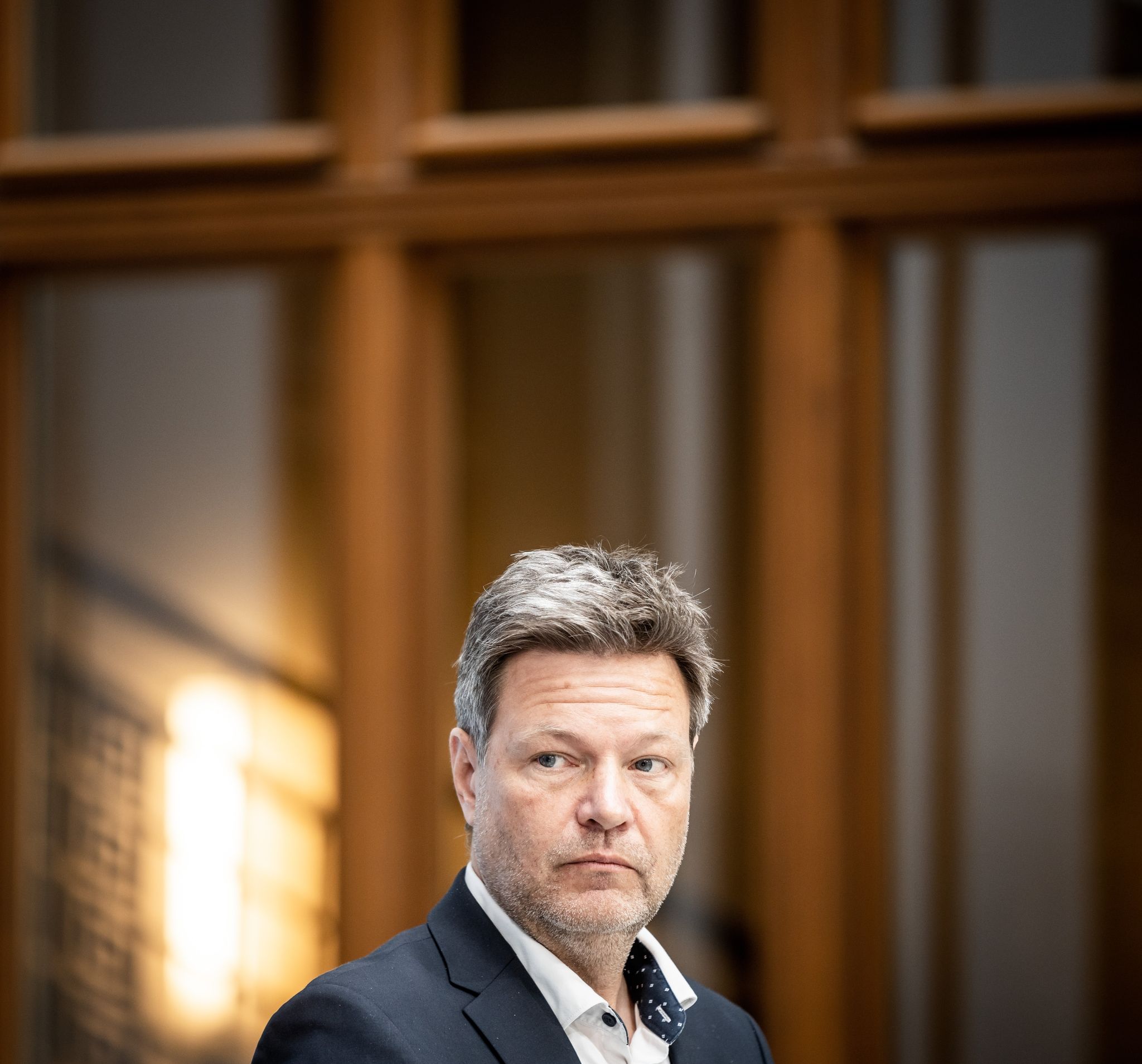 Klingbeil und Habeck gegen sofortiges Energie-Embargo