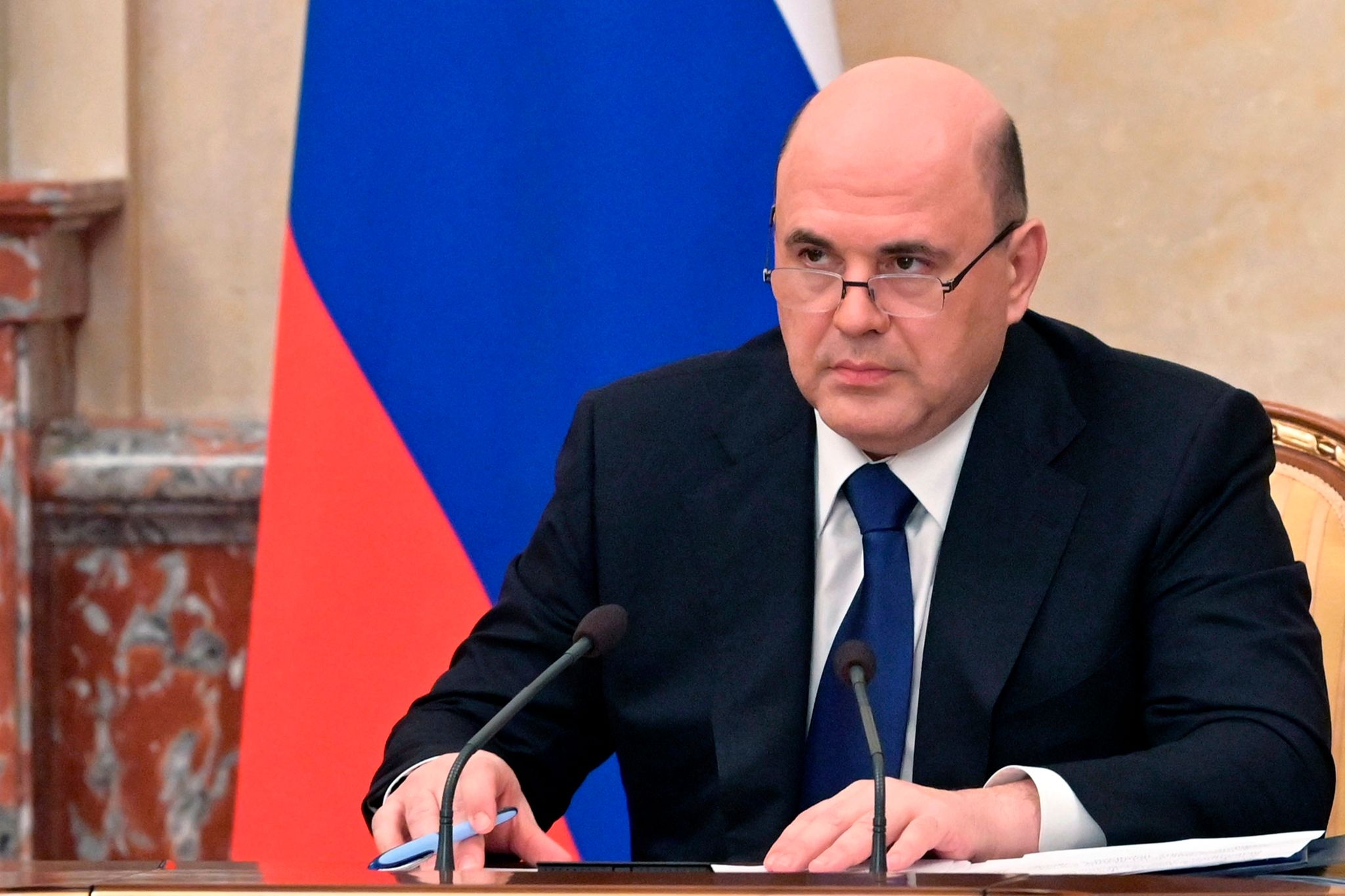 Russischer Regierungschef verspricht Wirtschaft neue Kredite