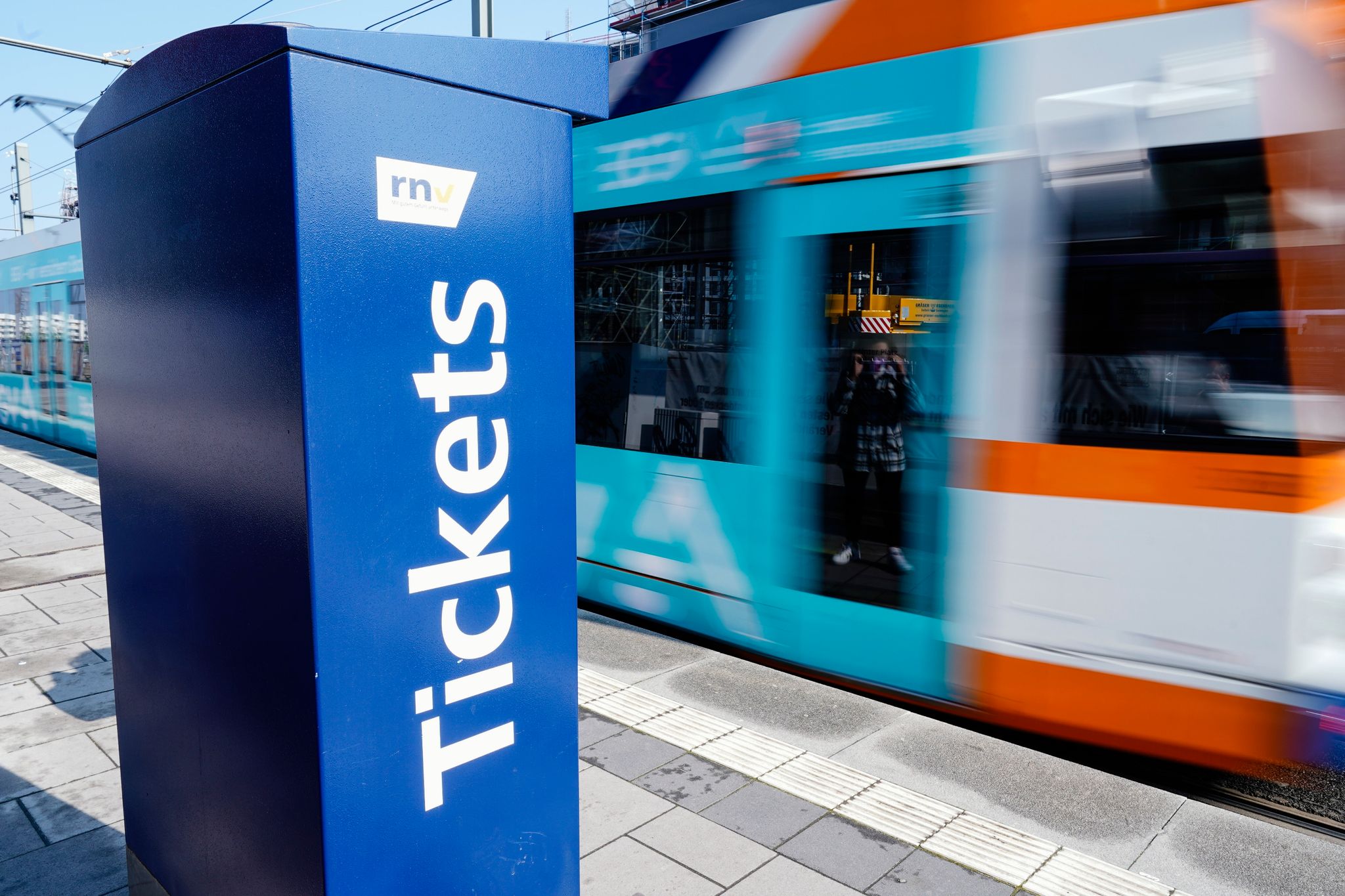 Bahn-Gewerkschaft EVG: 9-Euro-Ticket könnte im Chaos enden