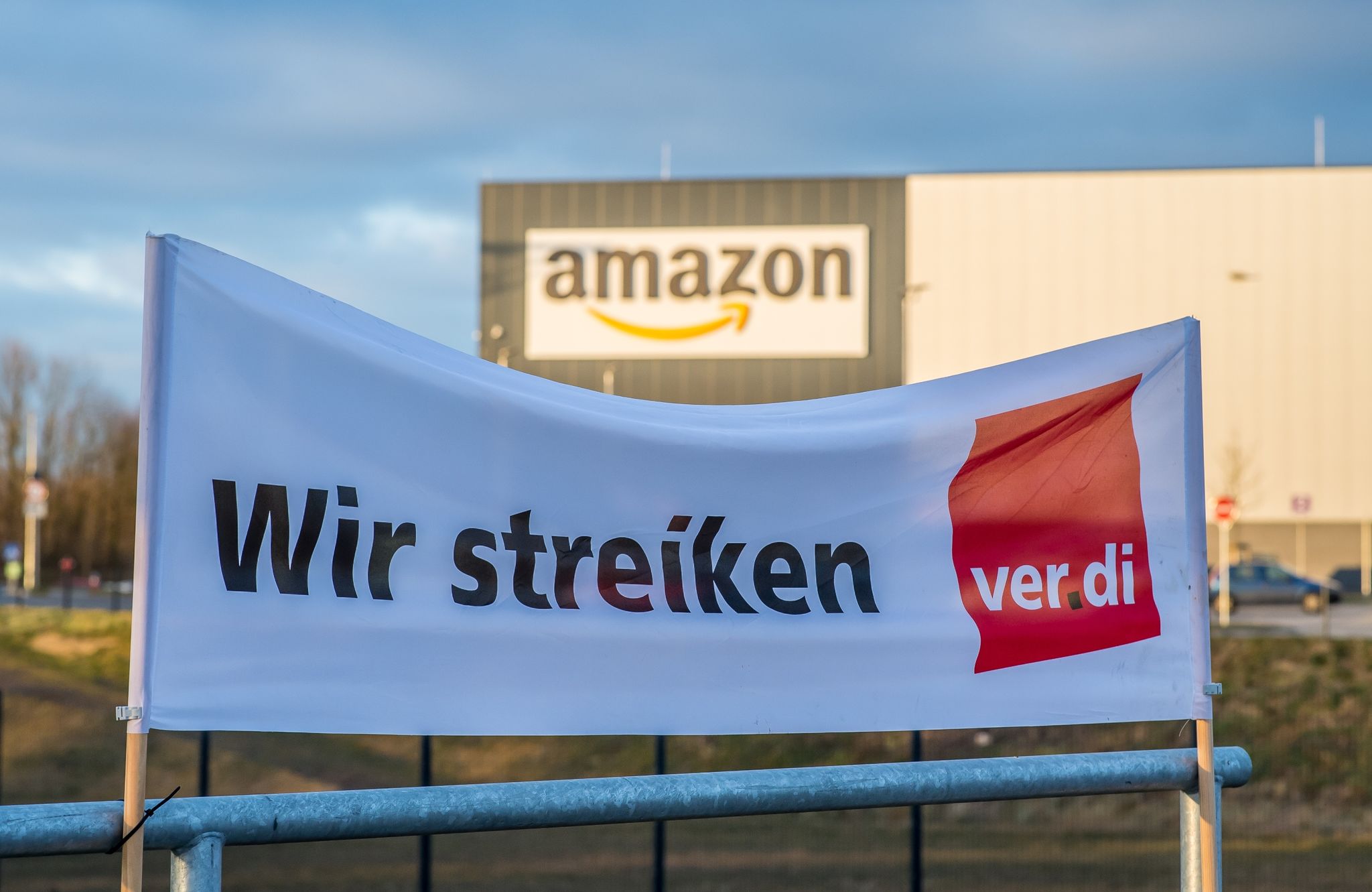 Verdi ruft wieder zu Warnstreiks bei Amazon auf