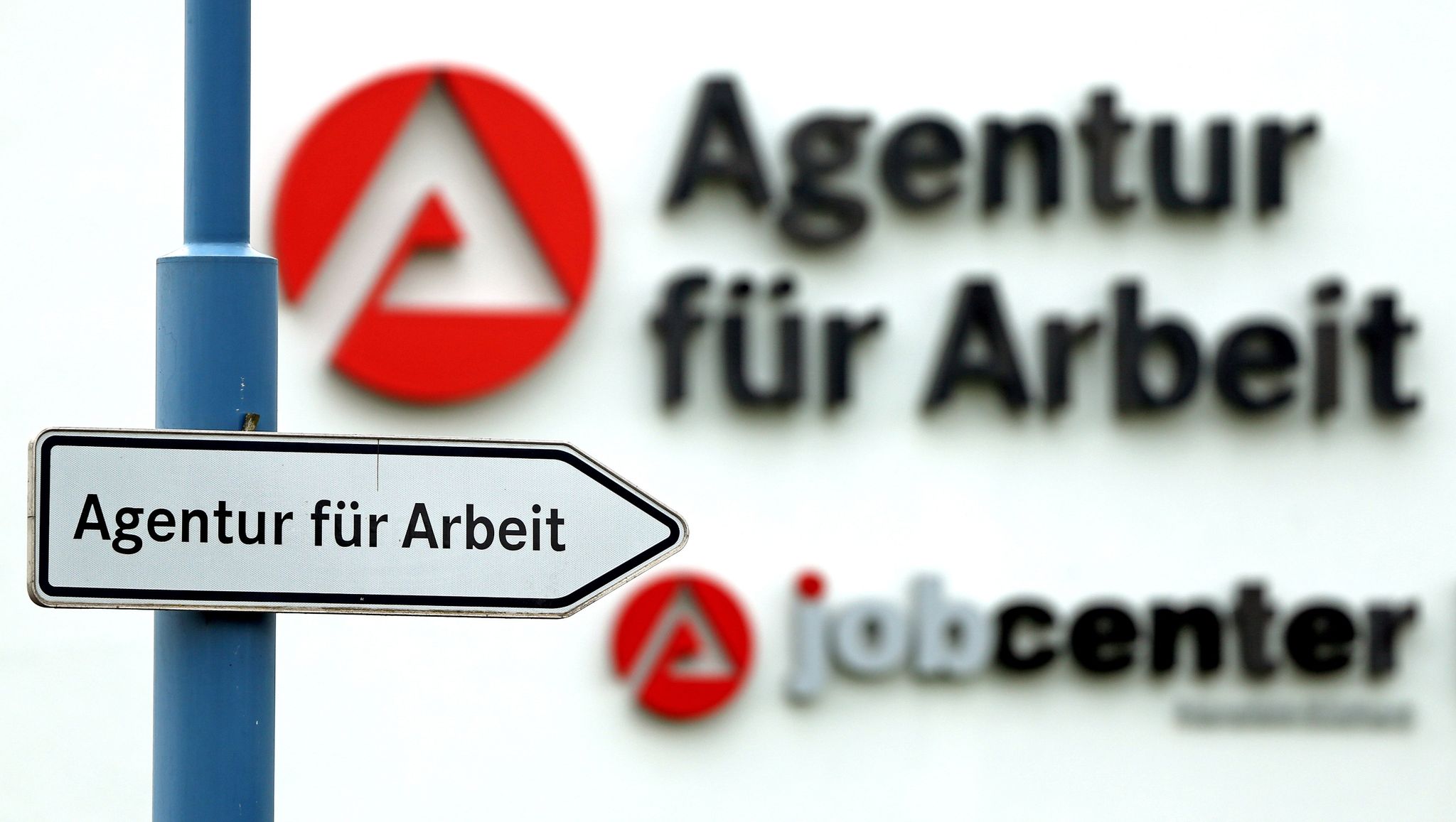 Frühjahrsbelebung lässt Arbeitslosigkeit erneut sinken