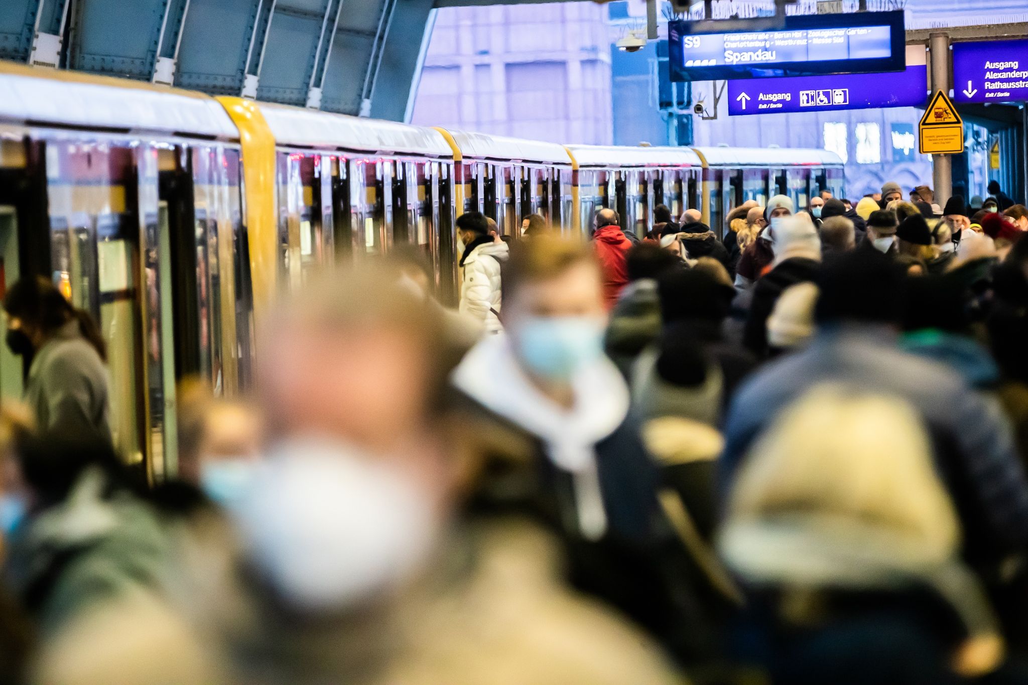 Wissing für Ende der Maskenpflicht in Verkehrsmitteln