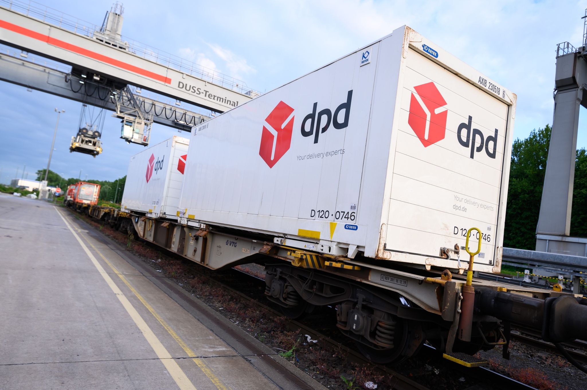 Pakete auf die Schiene: DPD startet Güterzug-Projekt