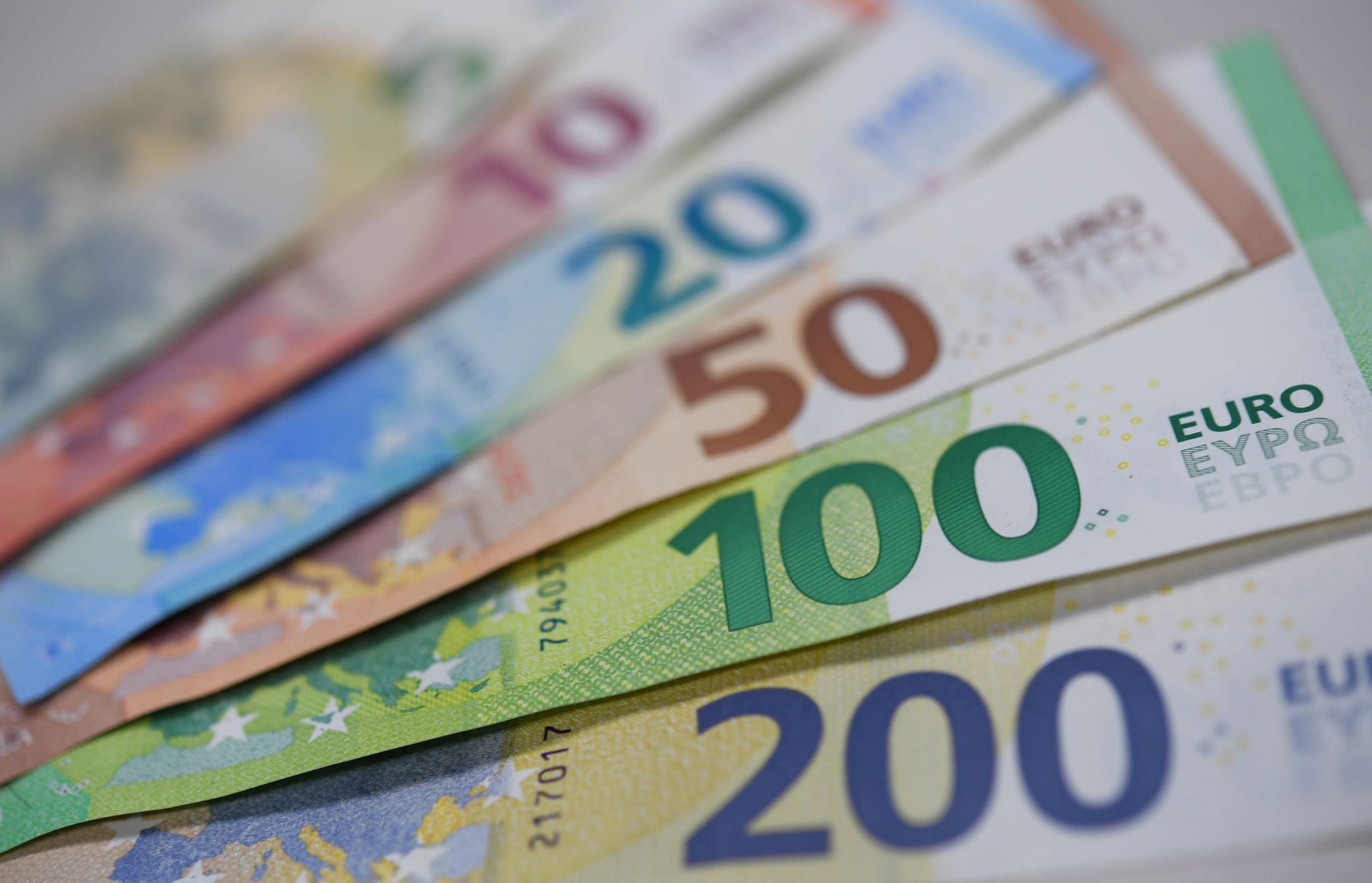 EZB erwartet höhere Inflation und schwächeres Wachstum