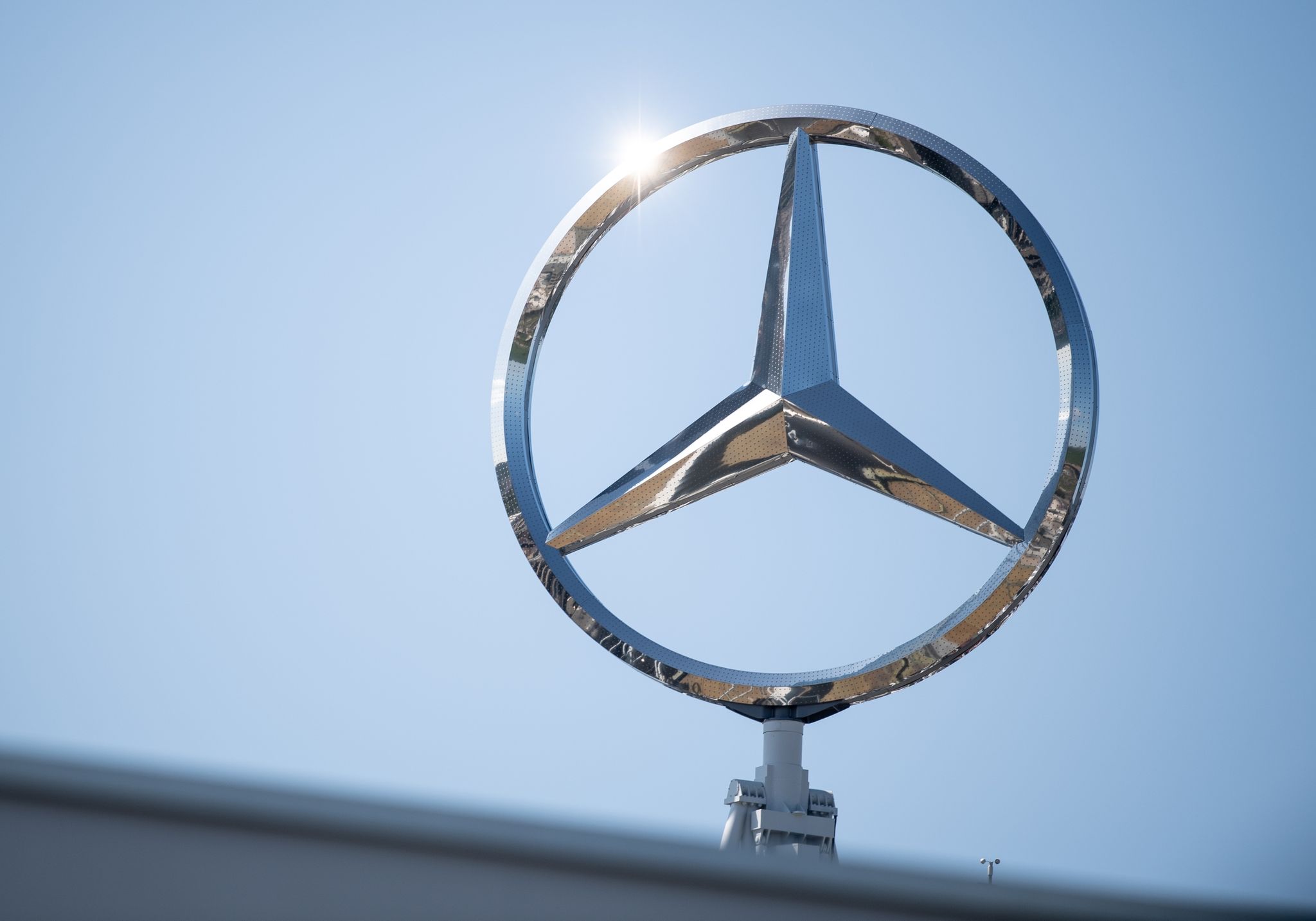 Mercedes und VW begrüßen Votum für Verbrenner-Aus
