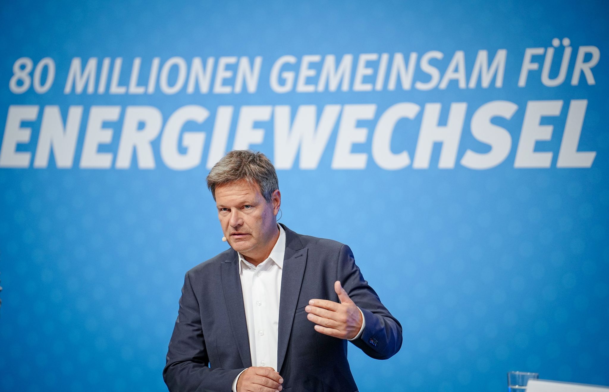 Habeck wirbt mit neuer Kampagne für das Energiesparen