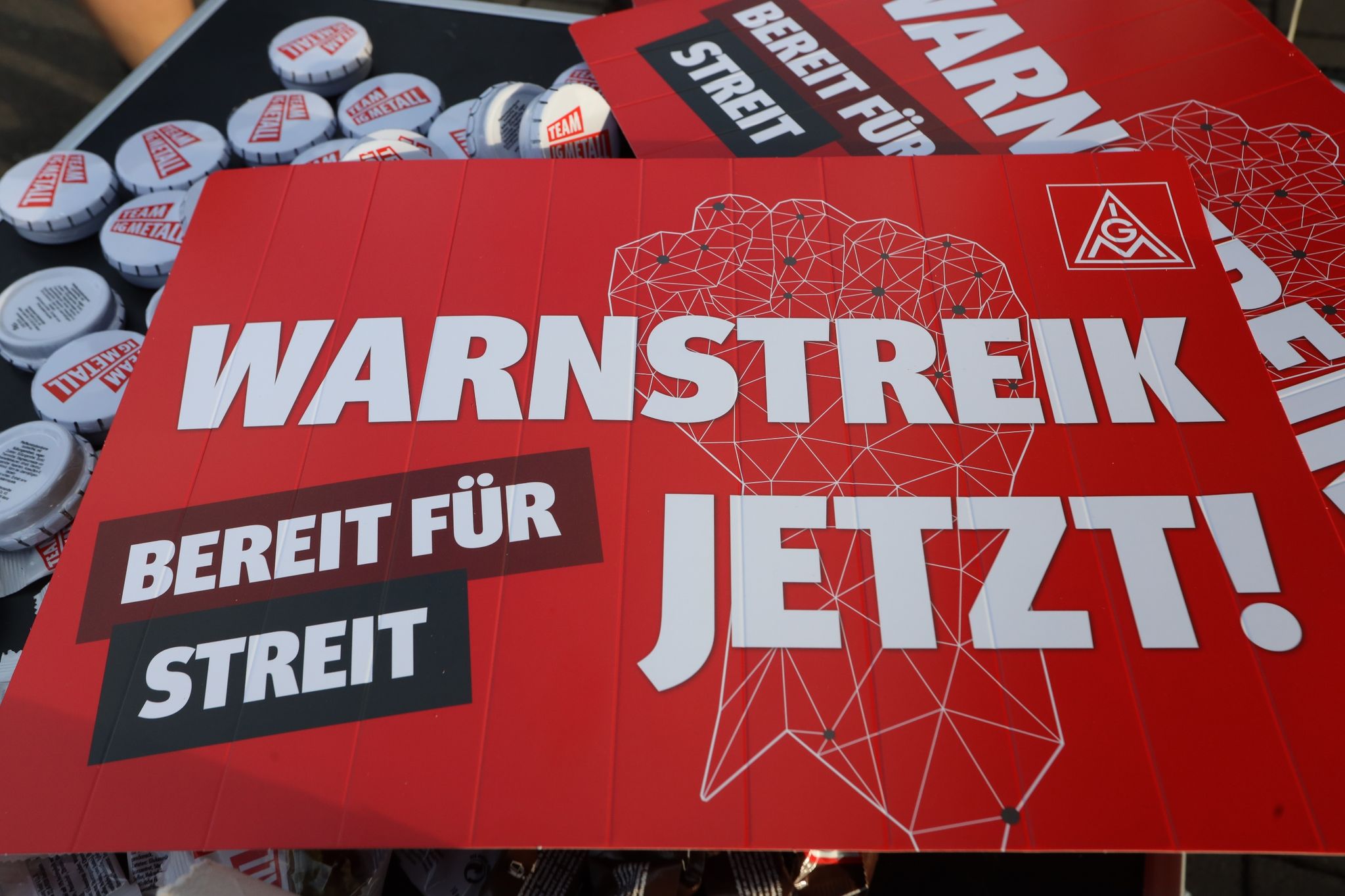 Warnstreiks im Tarifstreit Stahl Nordwest
