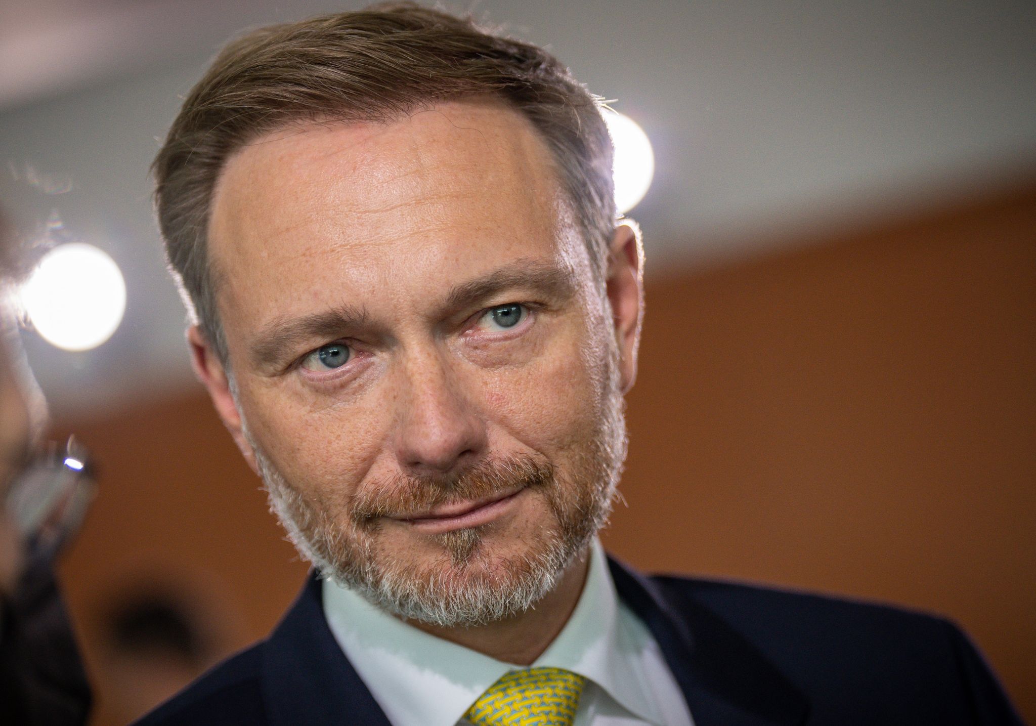 Lindner will Kaufprämien für Elektroautos streichen
