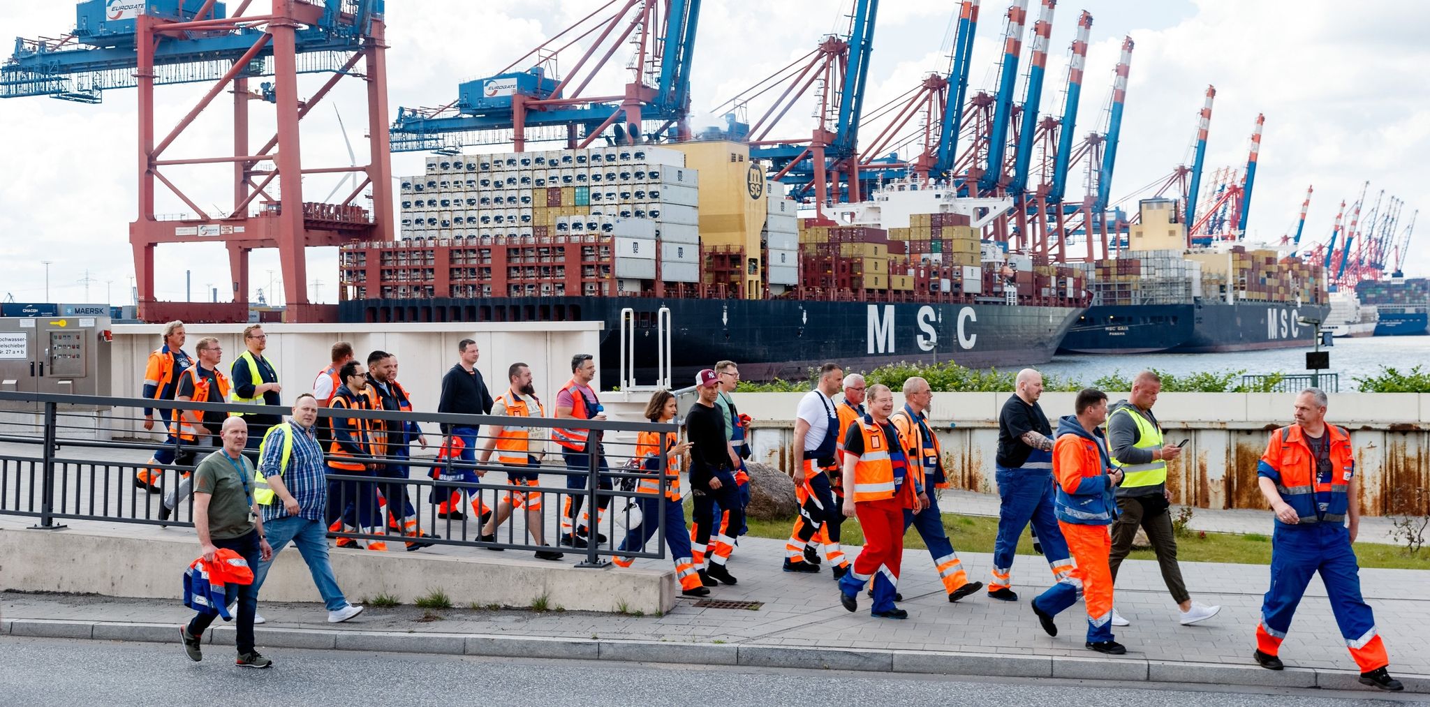 24-Stunden-Warnstreik droht deutsche Seehäfen lahmzulegen