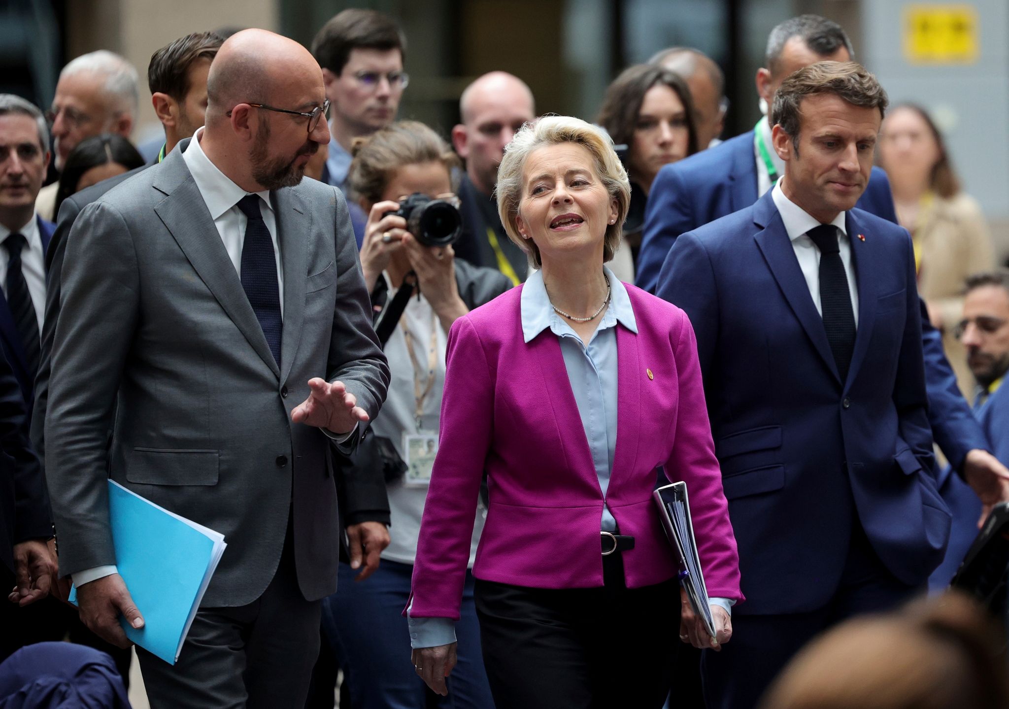 Von der Leyen: Heizung zwei Grad runter