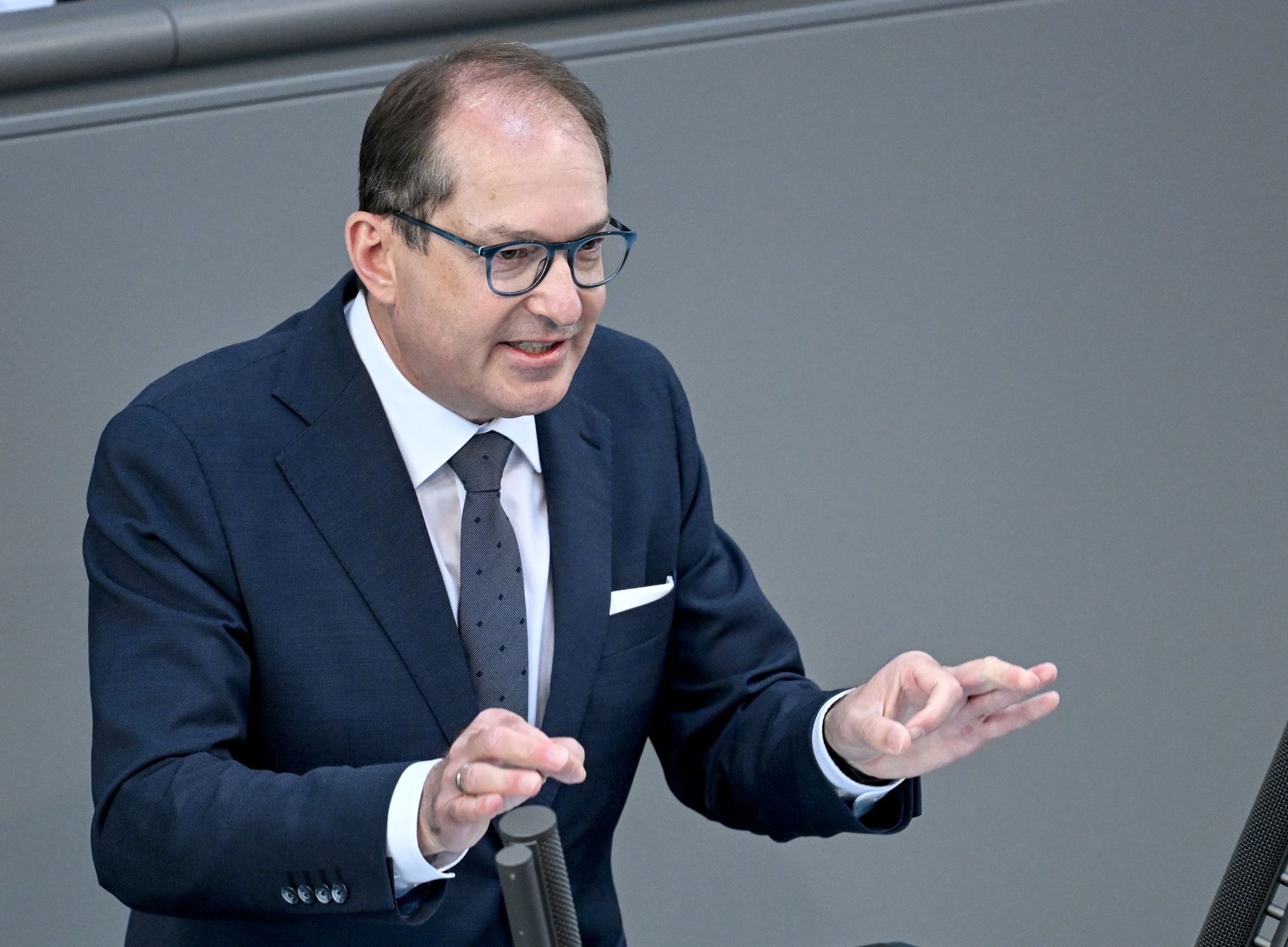 Dobrindt fordert befristeten «Bürgerbasispreis» beim Gas