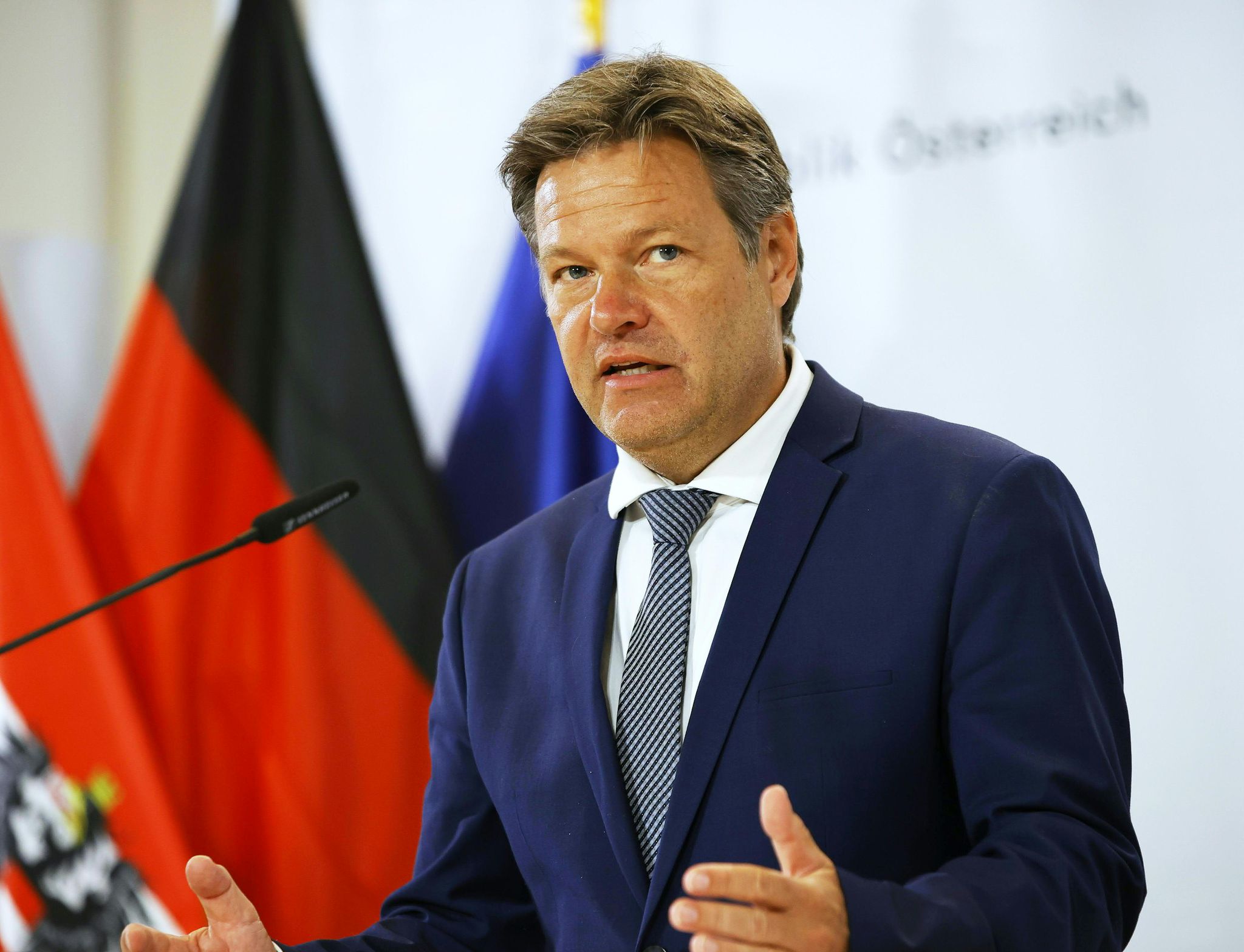 Habeck fordert Energiesparen in öffentlichen Gebäuden