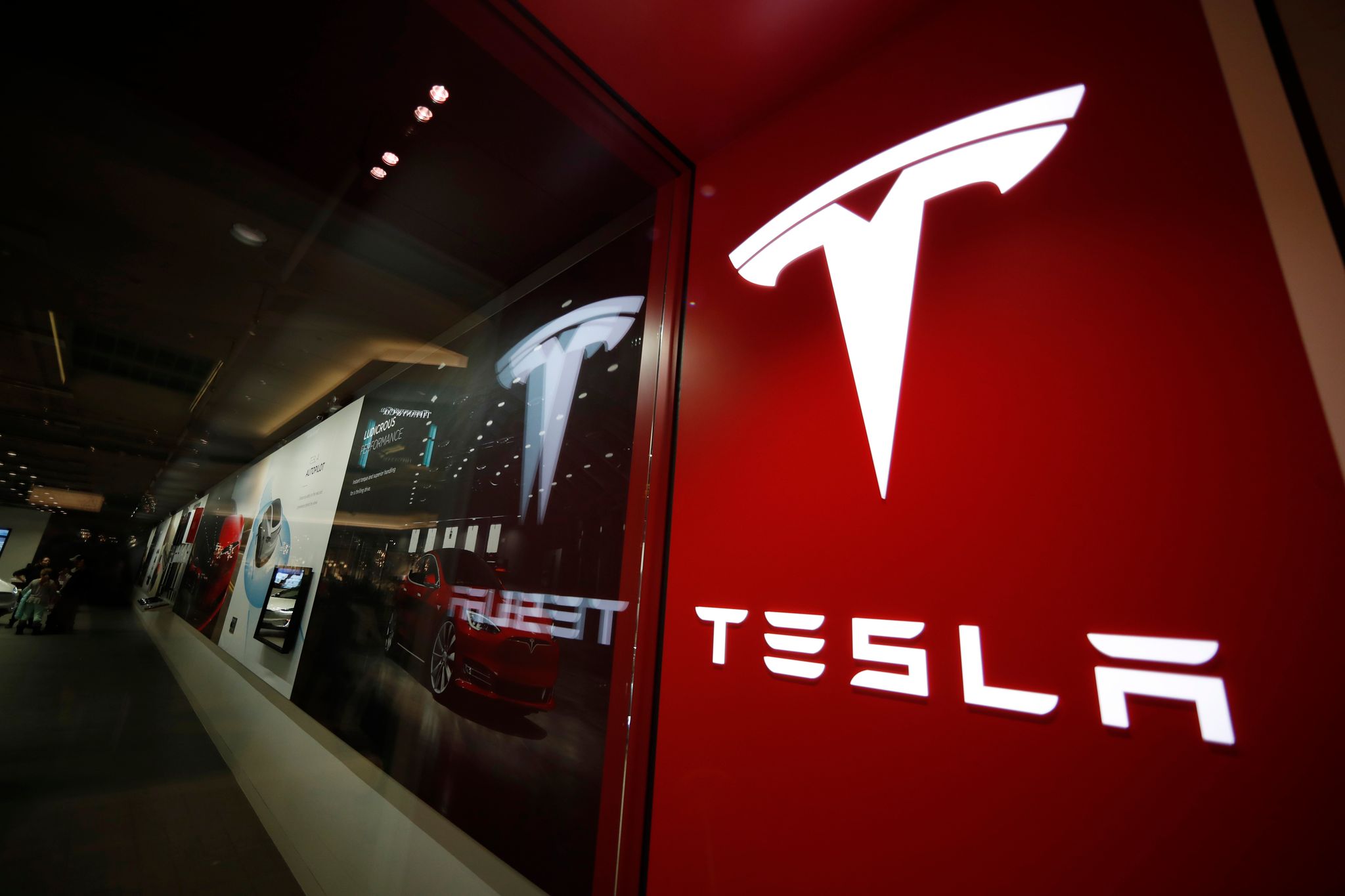 Tesla verdoppelt Gewinn und verspricht Rekord-Halbjahr